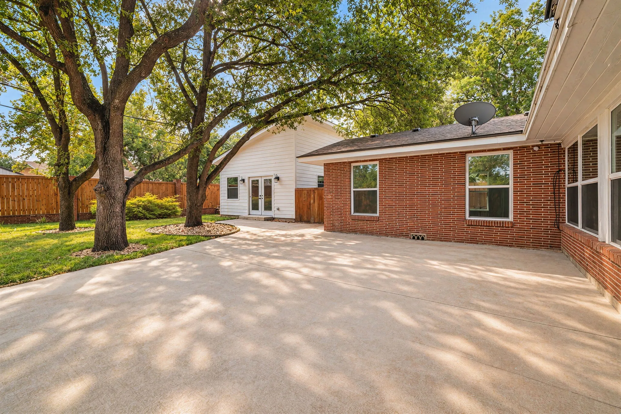 Single Family Residence For Sale in Mc Lennan County , 2625 Old Oaks Drive, Waco, Texas 76710, 4 Bedroom, 4 Bathroom, Garage spaces, 3,417 Sqft, built in 1950, mls#21405231, Real Estate Agent in Waco, Homes For Sale in Mc Lennan county, Homes For Sale in Waco, Realtor in Waco Texas, Real Estate Brokerage Independent Realty Texas, Luminita Cordes Realtor