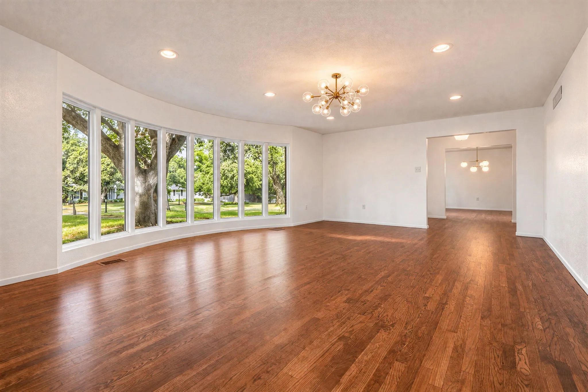 Single Family Residence For Sale in Mc Lennan County , 2625 Old Oaks Drive, Waco, Texas 76710, 4 Bedroom, 4 Bathroom, Garage spaces, 3,417 Sqft, built in 1950, mls#21405231, Real Estate Agent in Waco, Homes For Sale in Mc Lennan county, Homes For Sale in Waco, Realtor in Waco Texas, Real Estate Brokerage Independent Realty Texas, Luminita Cordes Realtor