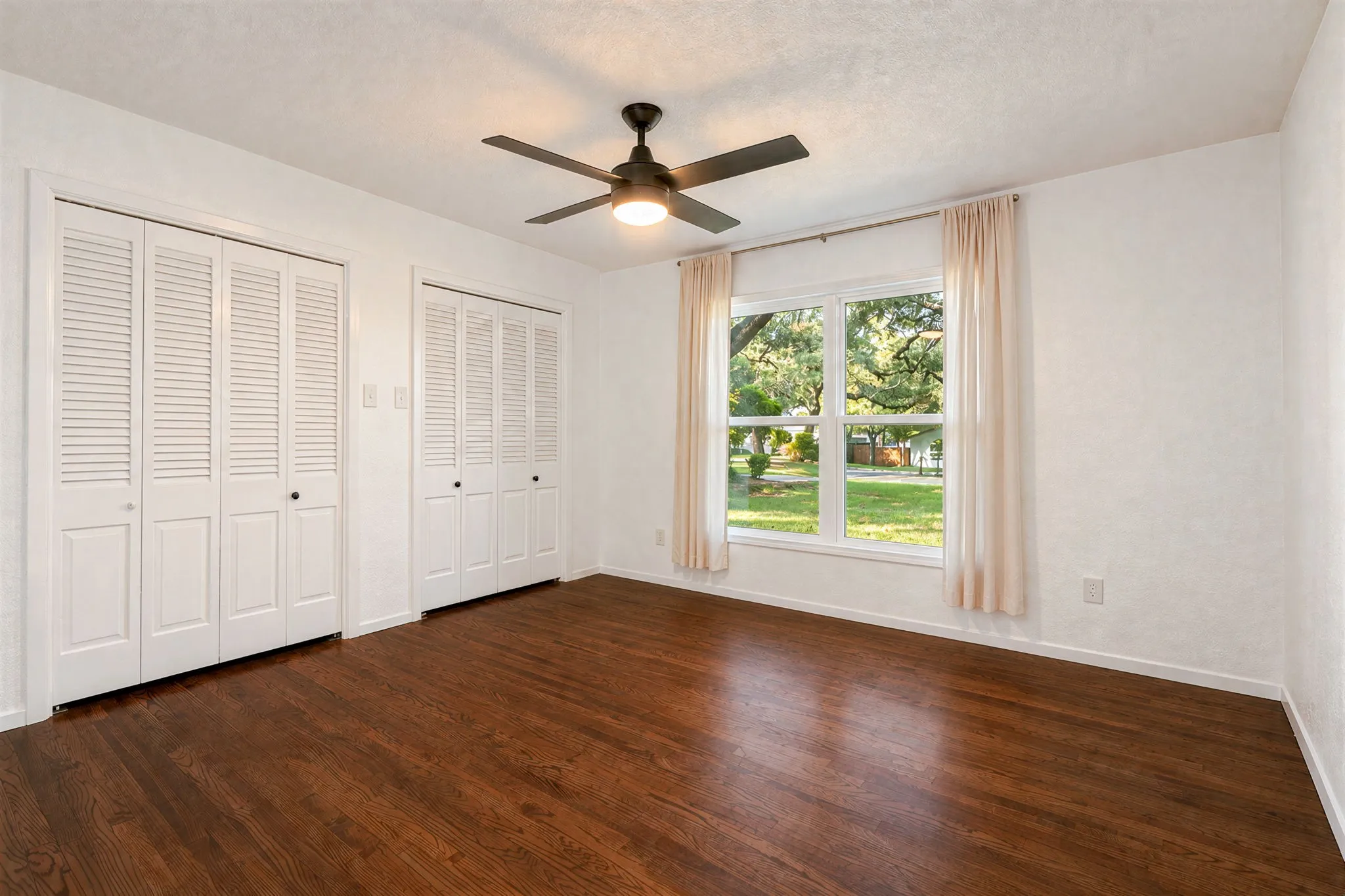 Single Family Residence For Sale in Mc Lennan County , 2625 Old Oaks Drive, Waco, Texas 76710, 4 Bedroom, 4 Bathroom, Garage spaces, 3,417 Sqft, built in 1950, mls#21405231, Real Estate Agent in Waco, Homes For Sale in Mc Lennan county, Homes For Sale in Waco, Realtor in Waco Texas, Real Estate Brokerage Independent Realty Texas, Luminita Cordes Realtor