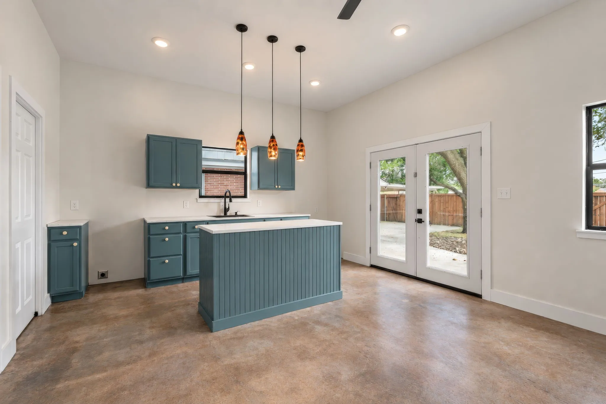Single Family Residence For Sale in Mc Lennan County , 2625 Old Oaks Drive, Waco, Texas 76710, 4 Bedroom, 4 Bathroom, Garage spaces, 3,417 Sqft, built in 1950, mls#21405231, Real Estate Agent in Waco, Homes For Sale in Mc Lennan county, Homes For Sale in Waco, Realtor in Waco Texas, Real Estate Brokerage Independent Realty Texas, Luminita Cordes Realtor