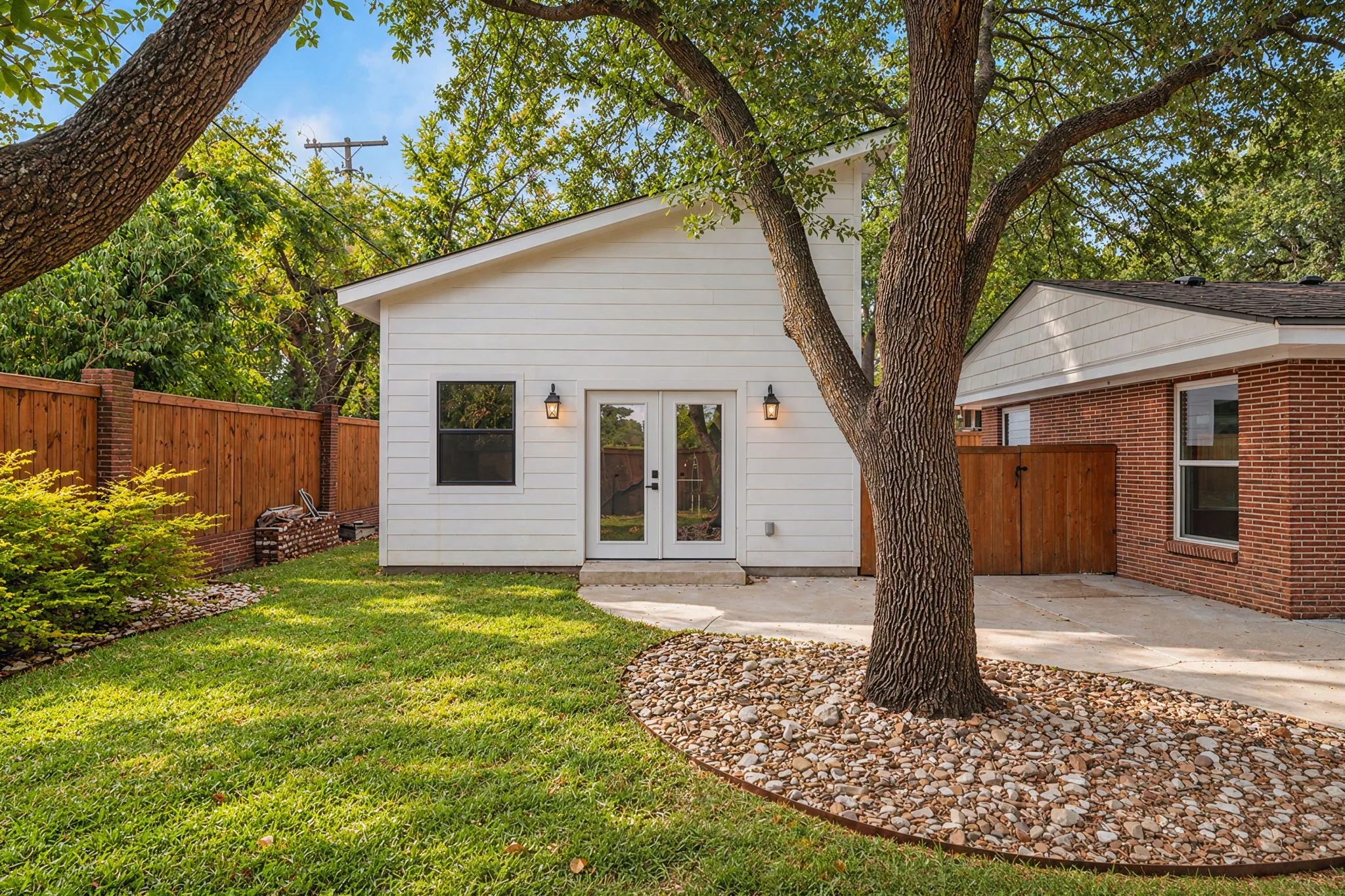 Single Family Residence For Sale in Mc Lennan County , 2625 Old Oaks Drive, Waco, Texas 76710, 4 Bedroom, 4 Bathroom, Garage spaces, 3,417 Sqft, built in 1950, mls#21405231, Real Estate Agent in Waco, Homes For Sale in Mc Lennan county, Homes For Sale in Waco, Realtor in Waco Texas, Real Estate Brokerage Independent Realty Texas, Luminita Cordes Realtor
