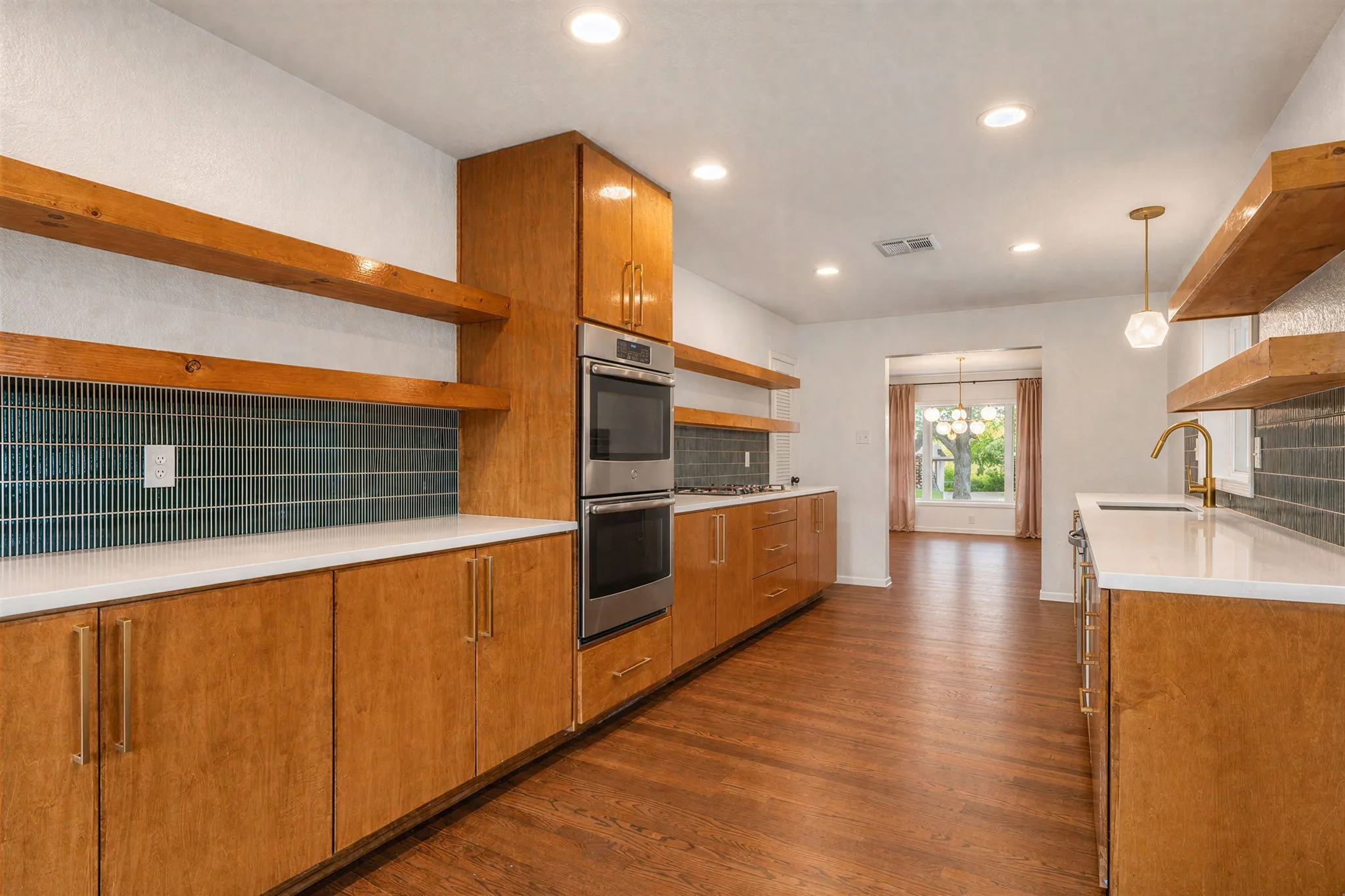 Single Family Residence For Sale in Mc Lennan County , 2625 Old Oaks Drive, Waco, Texas 76710, 4 Bedroom, 4 Bathroom, Garage spaces, 3,417 Sqft, built in 1950, mls#21405231, Real Estate Agent in Waco, Homes For Sale in Mc Lennan county, Homes For Sale in Waco, Realtor in Waco Texas, Real Estate Brokerage Independent Realty Texas, Luminita Cordes Realtor