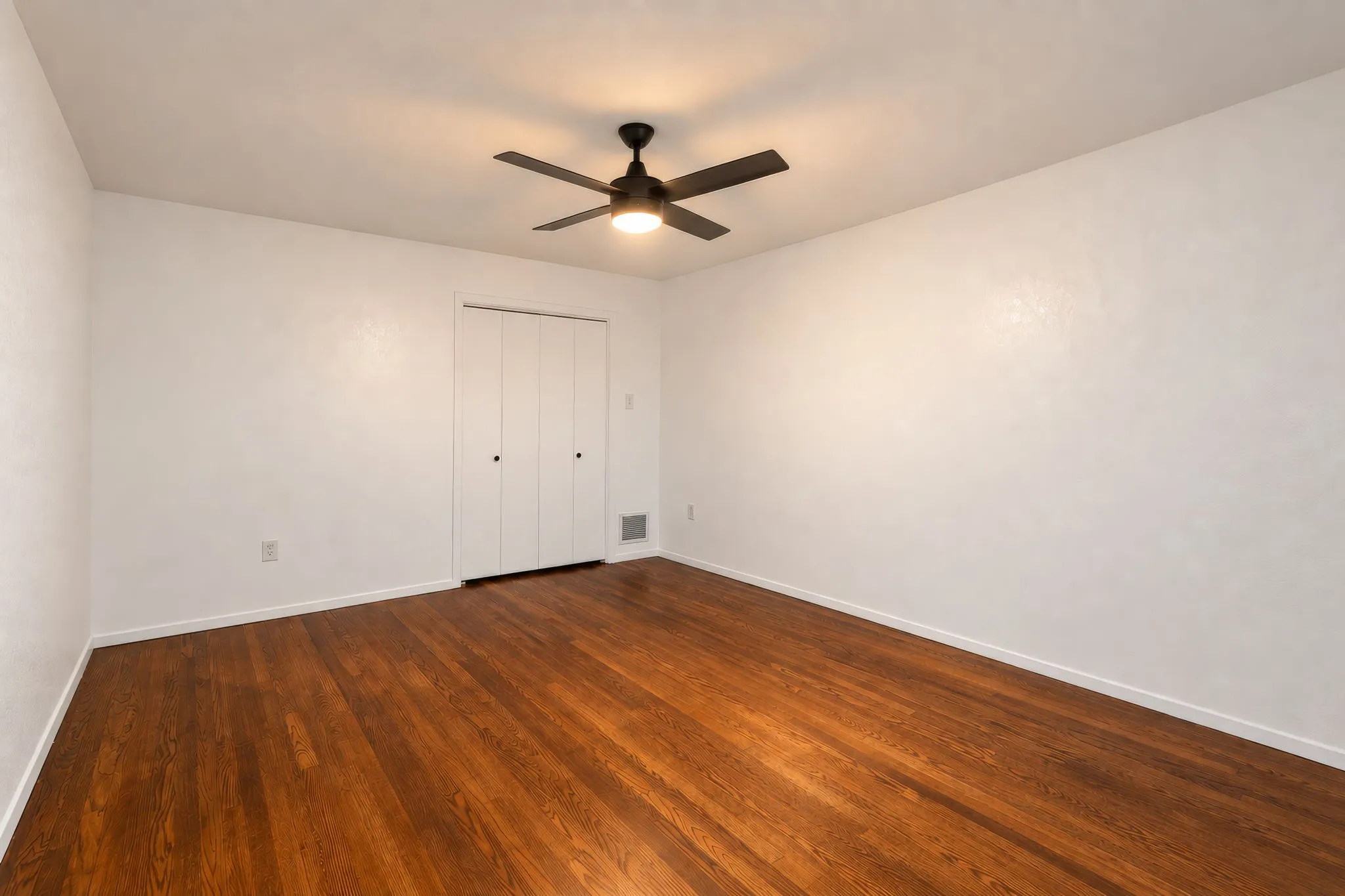 Single Family Residence For Sale in Mc Lennan County , 2625 Old Oaks Drive, Waco, Texas 76710, 4 Bedroom, 4 Bathroom, Garage spaces, 3,417 Sqft, built in 1950, mls#21405231, Real Estate Agent in Waco, Homes For Sale in Mc Lennan county, Homes For Sale in Waco, Realtor in Waco Texas, Real Estate Brokerage Independent Realty Texas, Luminita Cordes Realtor