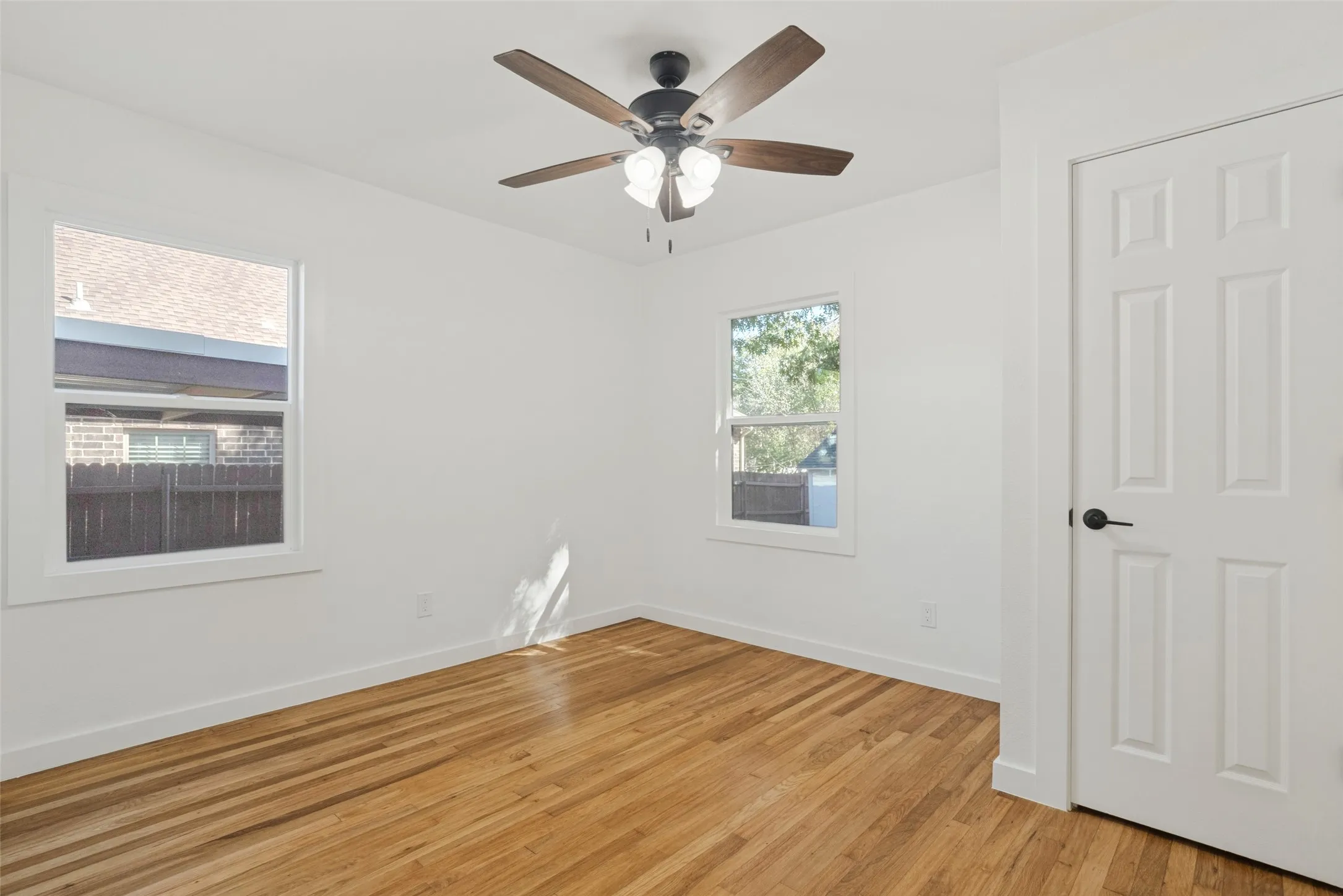 Single Family Residence For Sale in Tarrant County , 4821 Langley Road, River Oaks, Texas 76114, 2 Bedroom, 1 Bathroom, Garage spaces, 810 Sqft, built in 1943, mls#21405358, Real Estate Agent in River Oaks, Homes For Sale in Tarrant county, Homes For Sale in River Oaks, Realtor in River Oaks Texas, Real Estate Brokerage Independent Realty Texas, Luminita Cordes Realtor