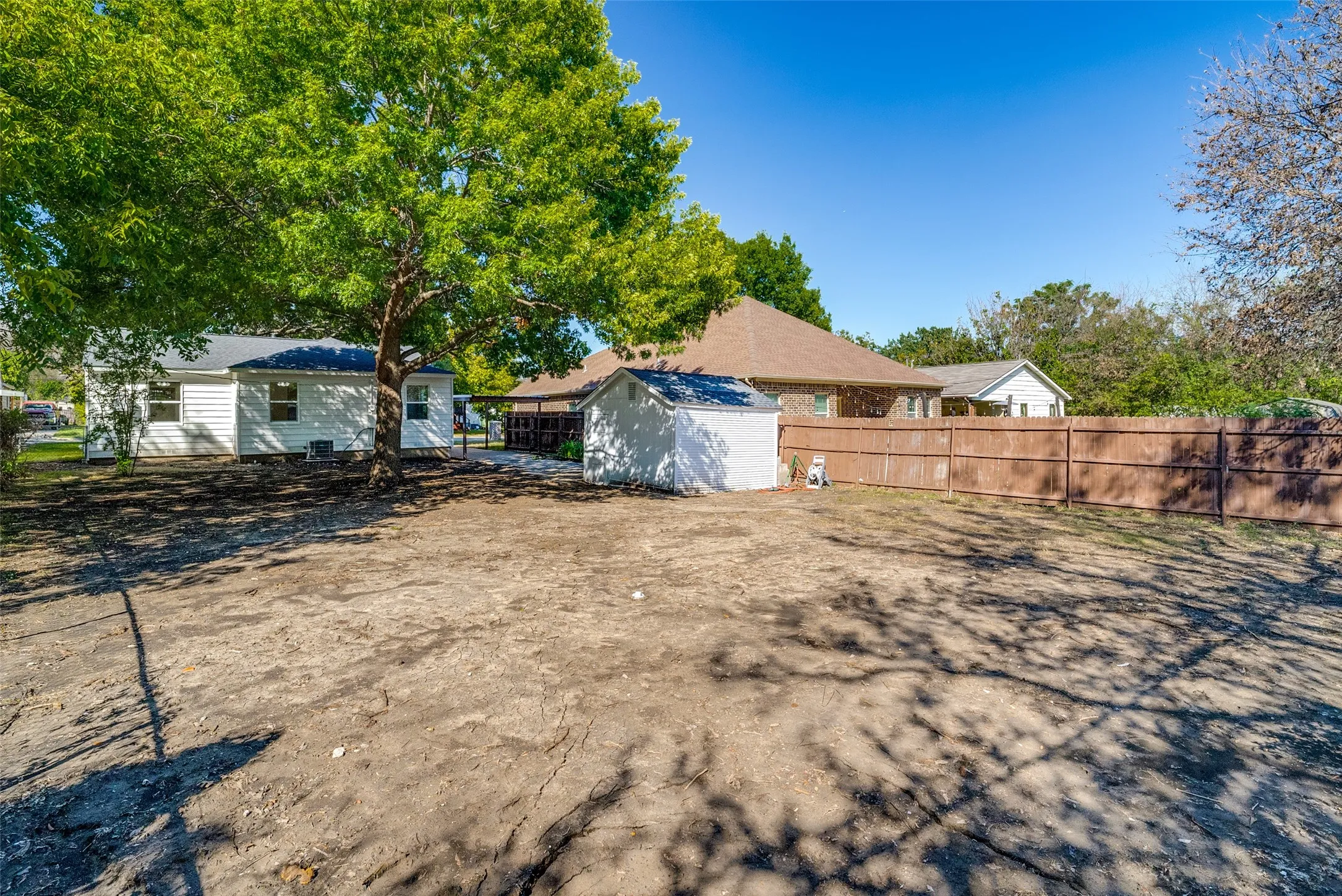 Single Family Residence For Sale in Tarrant County , 4821 Langley Road, River Oaks, Texas 76114, 2 Bedroom, 1 Bathroom, Garage spaces, 810 Sqft, built in 1943, mls#21405358, Real Estate Agent in River Oaks, Homes For Sale in Tarrant county, Homes For Sale in River Oaks, Realtor in River Oaks Texas, Real Estate Brokerage Independent Realty Texas, Luminita Cordes Realtor
