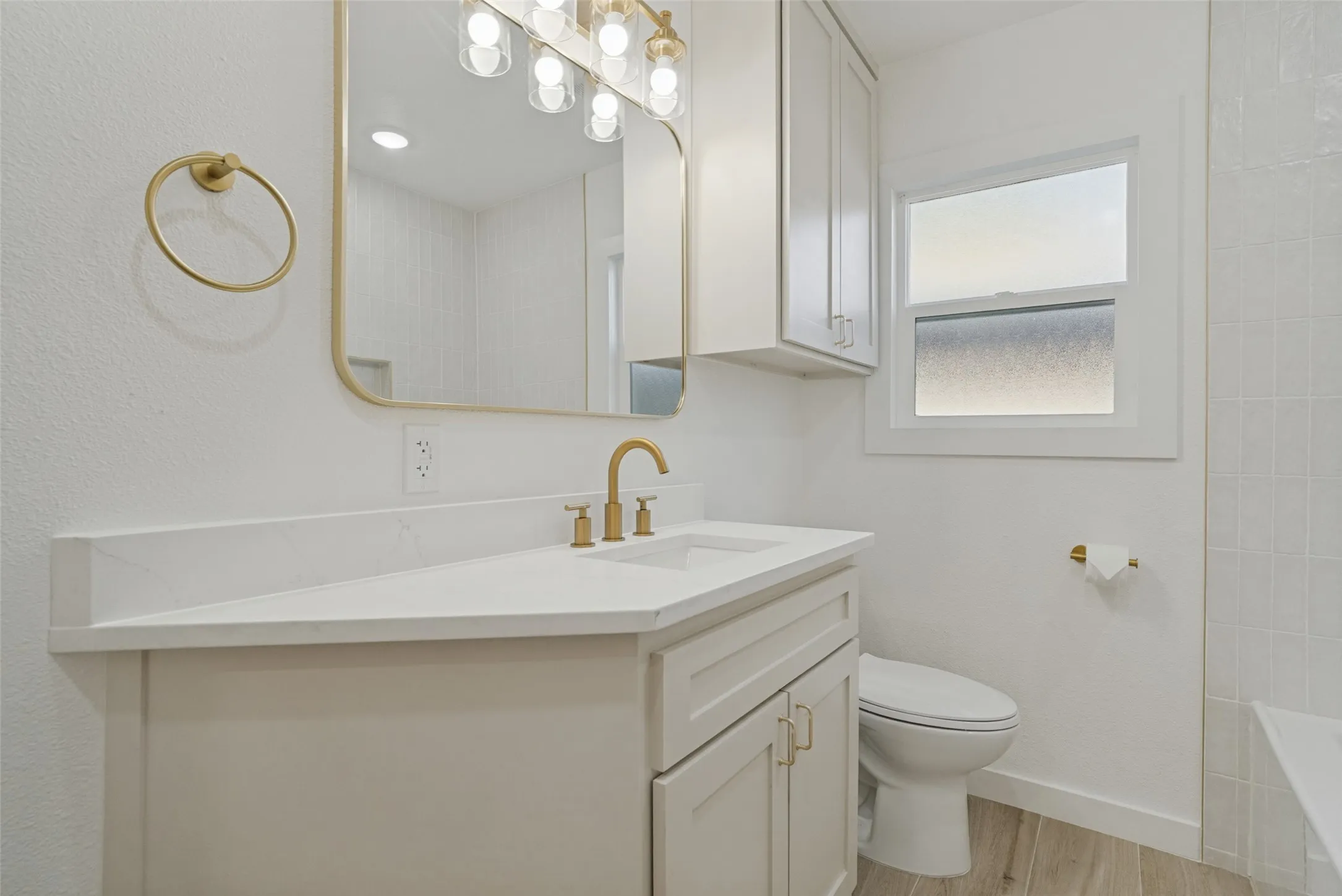 Single Family Residence For Sale in Tarrant County , 4821 Langley Road, River Oaks, Texas 76114, 2 Bedroom, 1 Bathroom, Garage spaces, 810 Sqft, built in 1943, mls#21405358, Real Estate Agent in River Oaks, Homes For Sale in Tarrant county, Homes For Sale in River Oaks, Realtor in River Oaks Texas, Real Estate Brokerage Independent Realty Texas, Luminita Cordes Realtor