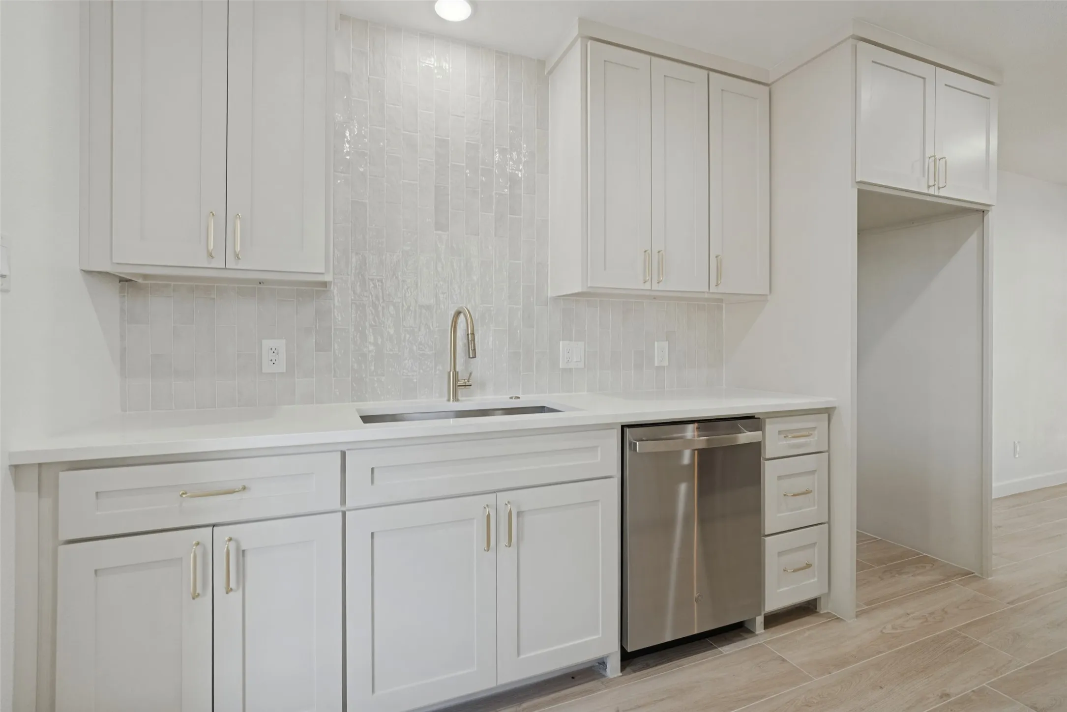 Single Family Residence For Sale in Tarrant County , 4821 Langley Road, River Oaks, Texas 76114, 2 Bedroom, 1 Bathroom, Garage spaces, 810 Sqft, built in 1943, mls#21405358, Real Estate Agent in River Oaks, Homes For Sale in Tarrant county, Homes For Sale in River Oaks, Realtor in River Oaks Texas, Real Estate Brokerage Independent Realty Texas, Luminita Cordes Realtor
