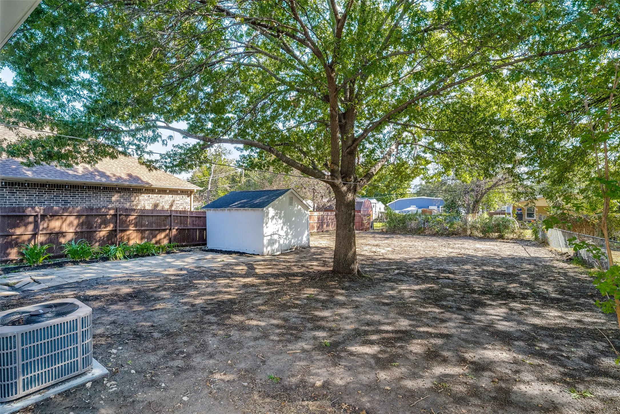 Single Family Residence For Sale in Tarrant County , 4821 Langley Road, River Oaks, Texas 76114, 2 Bedroom, 1 Bathroom, Garage spaces, 810 Sqft, built in 1943, mls#21405358, Real Estate Agent in River Oaks, Homes For Sale in Tarrant county, Homes For Sale in River Oaks, Realtor in River Oaks Texas, Real Estate Brokerage Independent Realty Texas, Luminita Cordes Realtor