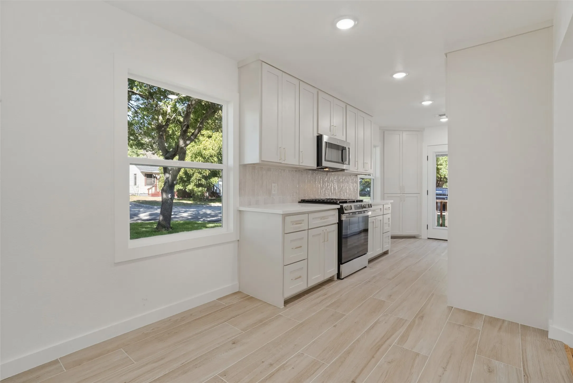 Single Family Residence For Sale in Tarrant County , 4821 Langley Road, River Oaks, Texas 76114, 2 Bedroom, 1 Bathroom, Garage spaces, 810 Sqft, built in 1943, mls#21405358, Real Estate Agent in River Oaks, Homes For Sale in Tarrant county, Homes For Sale in River Oaks, Realtor in River Oaks Texas, Real Estate Brokerage Independent Realty Texas, Luminita Cordes Realtor