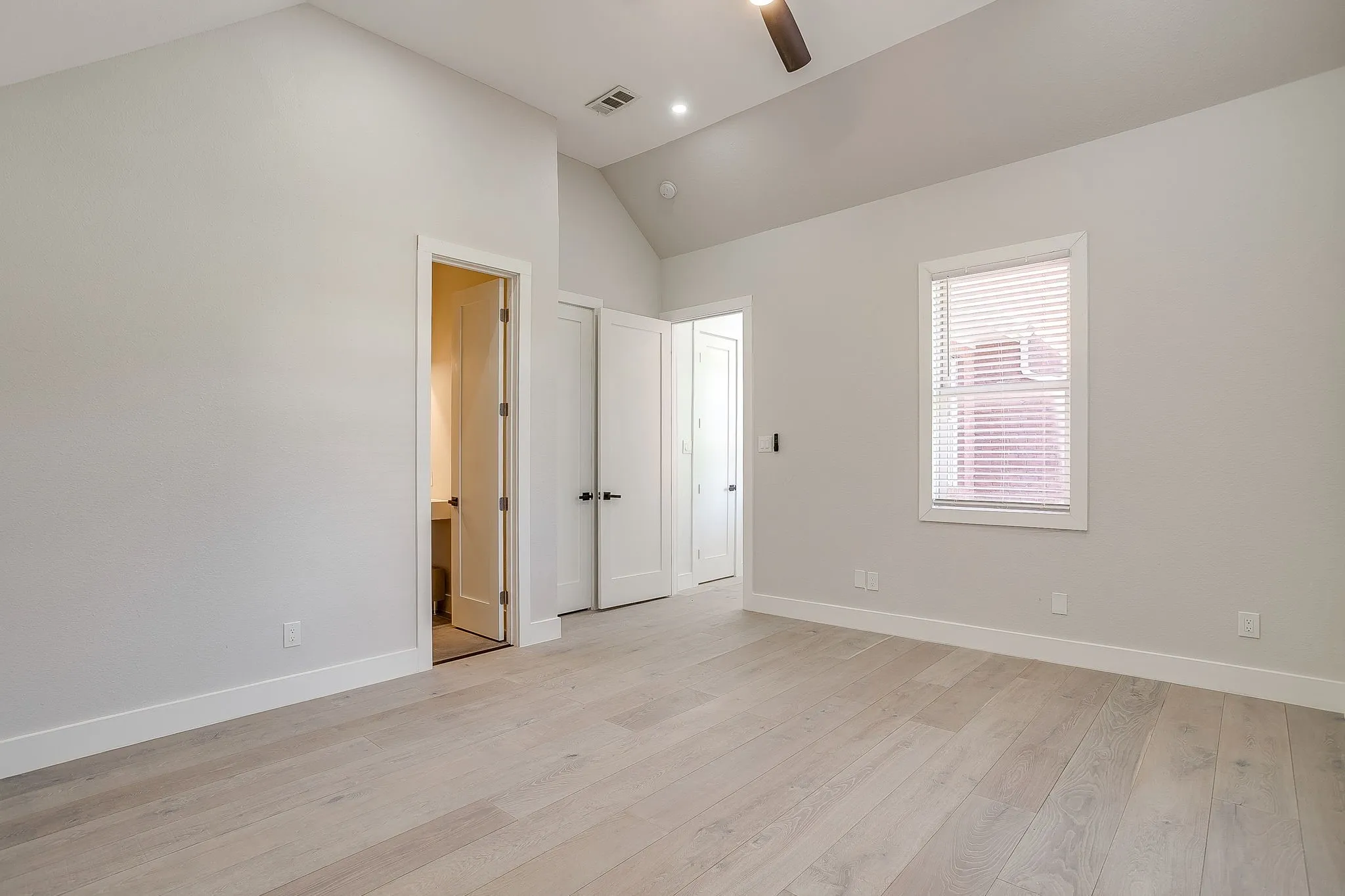 Townhouse For Sale in Collin County , 8274 Library Street, Frisco, Texas 75034, 3 Bedroom, 4 Bathroom, 2 Garage spaces, 3,003 Sqft, built in 2002, mls#21400384, Real Estate Agent in Frisco, Homes For Sale in Collin county, Homes For Sale in Frisco, Realtor in Frisco Texas, Real Estate Brokerage Independent Realty Texas, Luminita Cordes Realtor