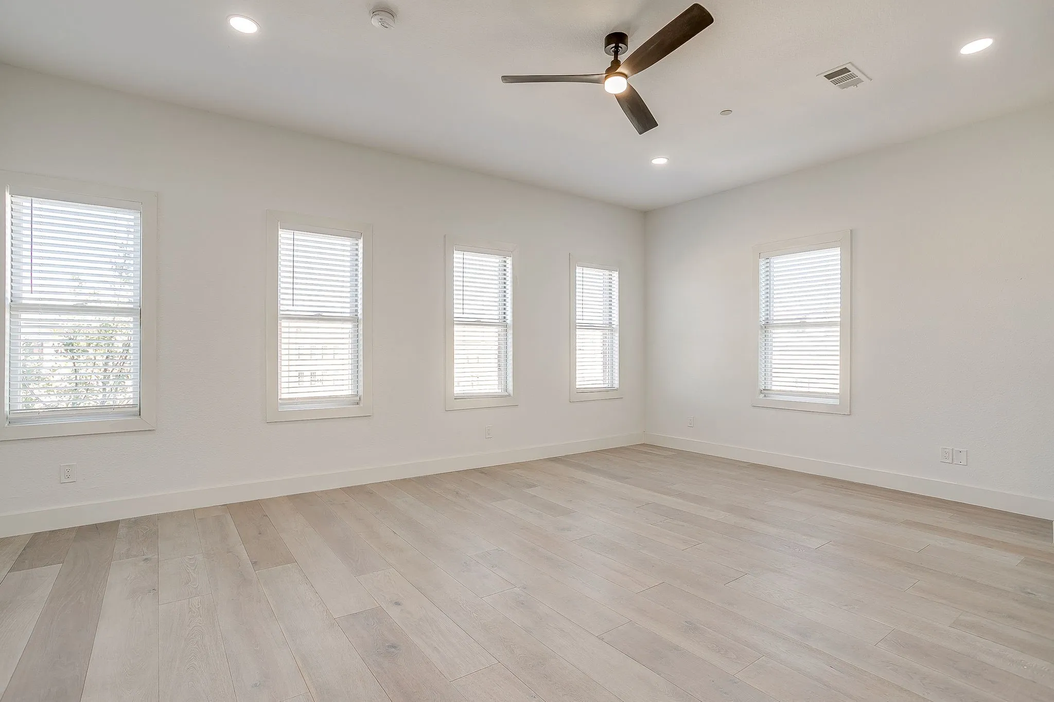 Townhouse For Sale in Collin County , 8274 Library Street, Frisco, Texas 75034, 3 Bedroom, 4 Bathroom, 2 Garage spaces, 3,003 Sqft, built in 2002, mls#21400384, Real Estate Agent in Frisco, Homes For Sale in Collin county, Homes For Sale in Frisco, Realtor in Frisco Texas, Real Estate Brokerage Independent Realty Texas, Luminita Cordes Realtor