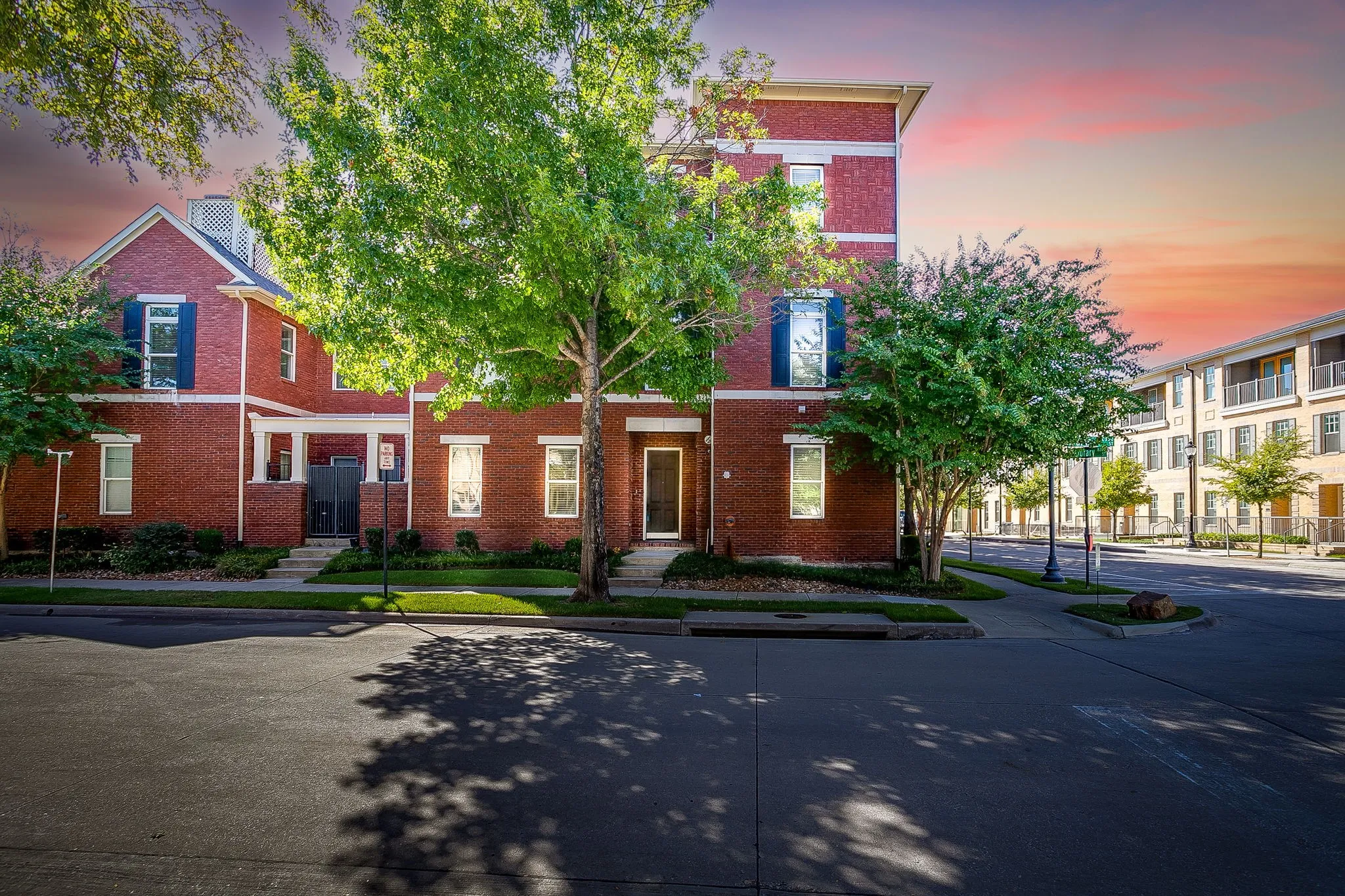 Townhouse For Sale in Collin County , 8274 Library Street, Frisco, Texas 75034, 3 Bedroom, 4 Bathroom, 2 Garage spaces, 3,003 Sqft, built in 2002, mls#21400384, Real Estate Agent in Frisco, Homes For Sale in Collin county, Homes For Sale in Frisco, Realtor in Frisco Texas, Real Estate Brokerage Independent Realty Texas, Luminita Cordes Realtor