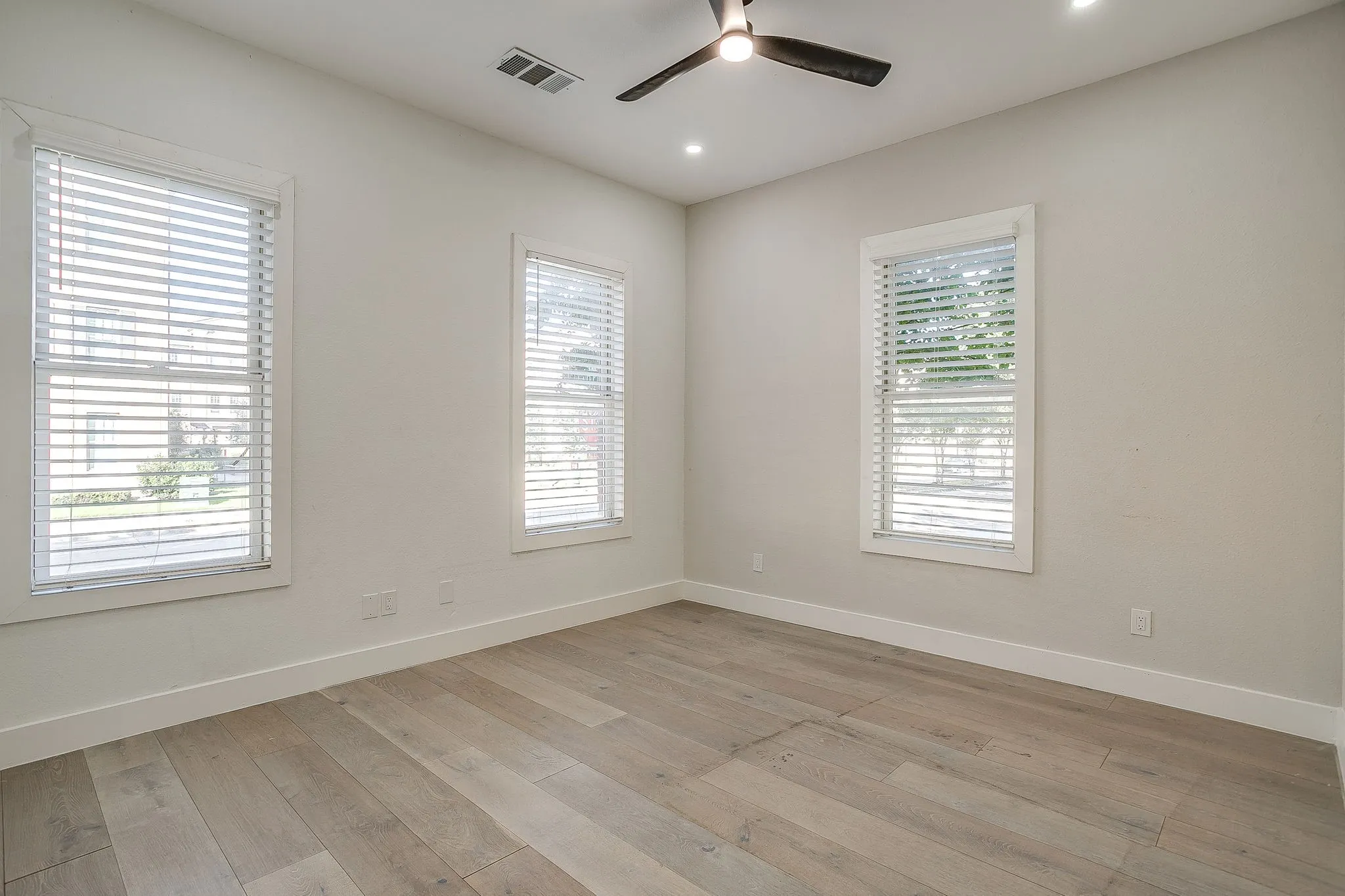 Townhouse For Sale in Collin County , 8274 Library Street, Frisco, Texas 75034, 3 Bedroom, 4 Bathroom, 2 Garage spaces, 3,003 Sqft, built in 2002, mls#21400384, Real Estate Agent in Frisco, Homes For Sale in Collin county, Homes For Sale in Frisco, Realtor in Frisco Texas, Real Estate Brokerage Independent Realty Texas, Luminita Cordes Realtor