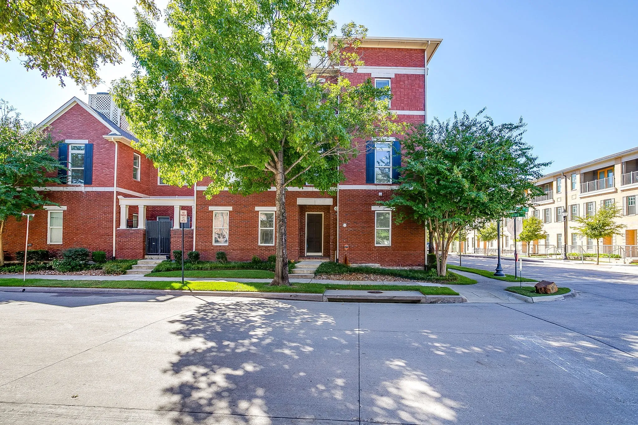 Townhouse For Sale in Collin County , 8274 Library Street, Frisco, Texas 75034, 3 Bedroom, 4 Bathroom, 2 Garage spaces, 3,003 Sqft, built in 2002, mls#21400384, Real Estate Agent in Frisco, Homes For Sale in Collin county, Homes For Sale in Frisco, Realtor in Frisco Texas, Real Estate Brokerage Independent Realty Texas, Luminita Cordes Realtor