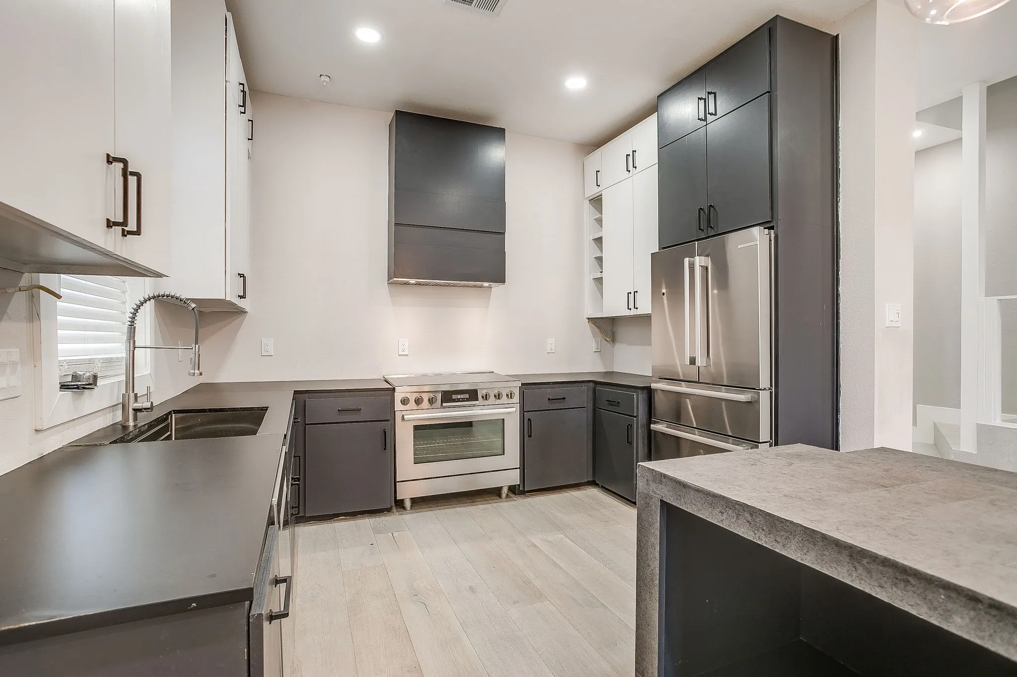 Townhouse For Sale in Collin County , 8274 Library Street, Frisco, Texas 75034, 3 Bedroom, 4 Bathroom, 2 Garage spaces, 3,003 Sqft, built in 2002, mls#21400384, Real Estate Agent in Frisco, Homes For Sale in Collin county, Homes For Sale in Frisco, Realtor in Frisco Texas, Real Estate Brokerage Independent Realty Texas, Luminita Cordes Realtor