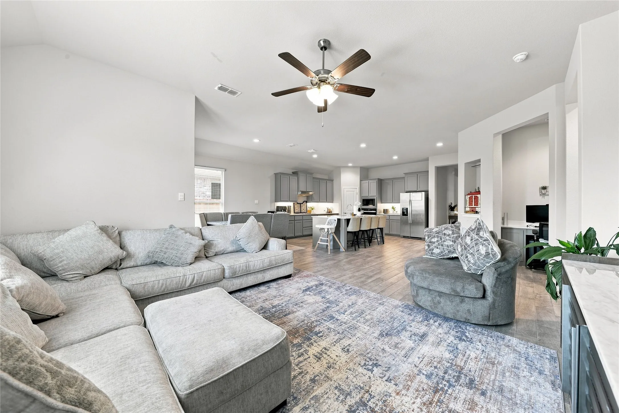 Single Family Residence For Rent in Tarrant County , 11516 Nicholson Lane, Fort Worth, Texas 76244, 4 Bedroom, 2 Bathroom, 2 Garage spaces, 2,508 Sqft, built in 2024, mls#21402088, Real Estate Agent in Fort Worth, Homes For Rent in Tarrant county, Homes For Rent in Fort Worth, Realtor in Fort Worth Texas, Real Estate Brokerage Independent Realty Texas, Luminita Cordes Realtor