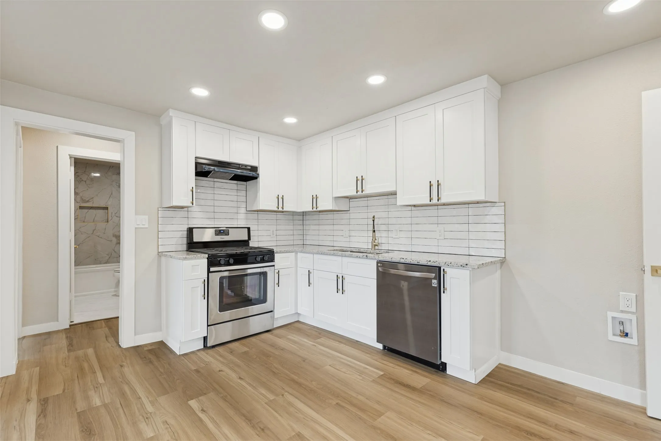 Single Family Residence For Sale in Dallas County , 1239 Lonsdale Avenue, Dallas, Texas 75217, 3 Bedroom, 2 Bathroom, Garage spaces, 1,380 Sqft, built in 1951, mls#21406630, Real Estate Agent in Dallas, Homes For Sale in Dallas county, Homes For Sale in Dallas, Realtor in Dallas Texas, Real Estate Brokerage Independent Realty Texas, Luminita Cordes Realtor