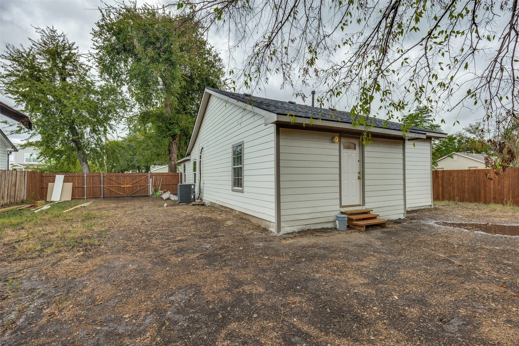 Single Family Residence For Sale in Dallas County , 1239 Lonsdale Avenue, Dallas, Texas 75217, 3 Bedroom, 2 Bathroom, Garage spaces, 1,380 Sqft, built in 1951, mls#21406630, Real Estate Agent in Dallas, Homes For Sale in Dallas county, Homes For Sale in Dallas, Realtor in Dallas Texas, Real Estate Brokerage Independent Realty Texas, Luminita Cordes Realtor
