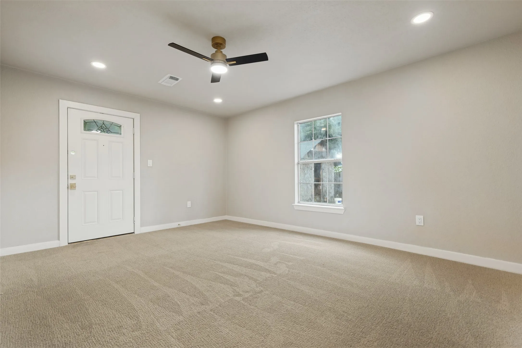 Single Family Residence For Sale in Dallas County , 1239 Lonsdale Avenue, Dallas, Texas 75217, 3 Bedroom, 2 Bathroom, Garage spaces, 1,380 Sqft, built in 1951, mls#21406630, Real Estate Agent in Dallas, Homes For Sale in Dallas county, Homes For Sale in Dallas, Realtor in Dallas Texas, Real Estate Brokerage Independent Realty Texas, Luminita Cordes Realtor