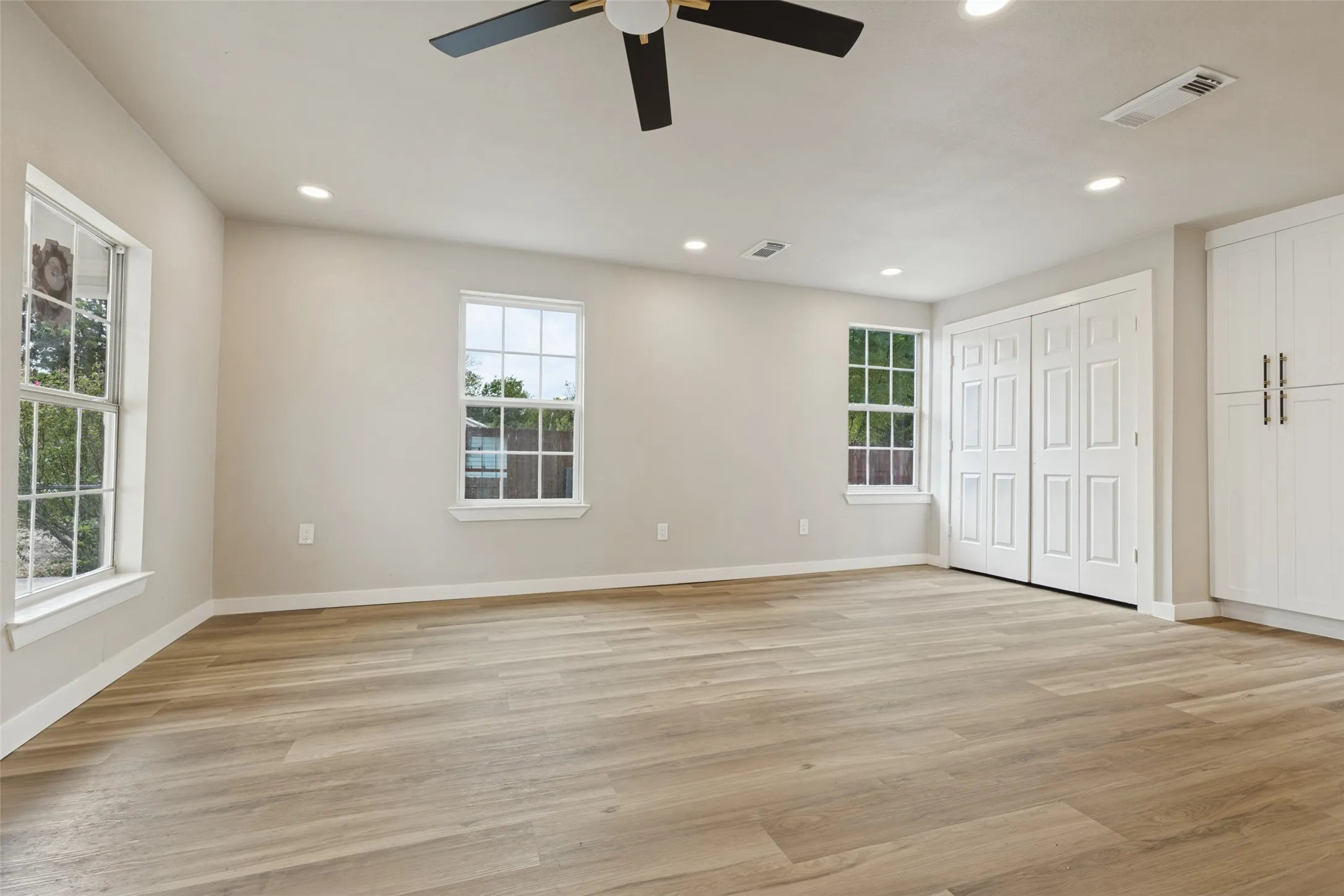 Single Family Residence For Sale in Dallas County , 1239 Lonsdale Avenue, Dallas, Texas 75217, 3 Bedroom, 2 Bathroom, Garage spaces, 1,380 Sqft, built in 1951, mls#21406630, Real Estate Agent in Dallas, Homes For Sale in Dallas county, Homes For Sale in Dallas, Realtor in Dallas Texas, Real Estate Brokerage Independent Realty Texas, Luminita Cordes Realtor