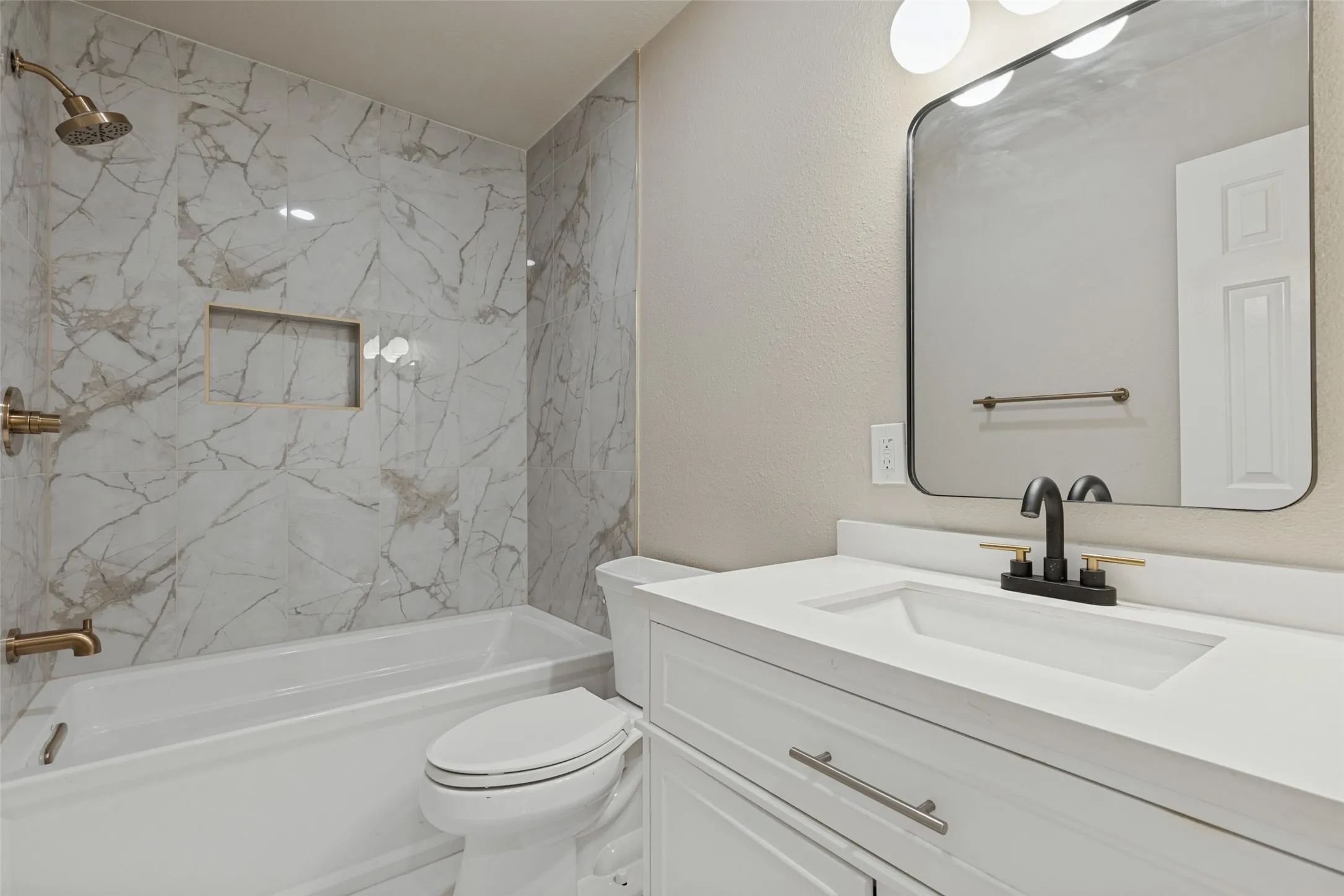Single Family Residence For Sale in Dallas County , 1239 Lonsdale Avenue, Dallas, Texas 75217, 3 Bedroom, 2 Bathroom, Garage spaces, 1,380 Sqft, built in 1951, mls#21406630, Real Estate Agent in Dallas, Homes For Sale in Dallas county, Homes For Sale in Dallas, Realtor in Dallas Texas, Real Estate Brokerage Independent Realty Texas, Luminita Cordes Realtor