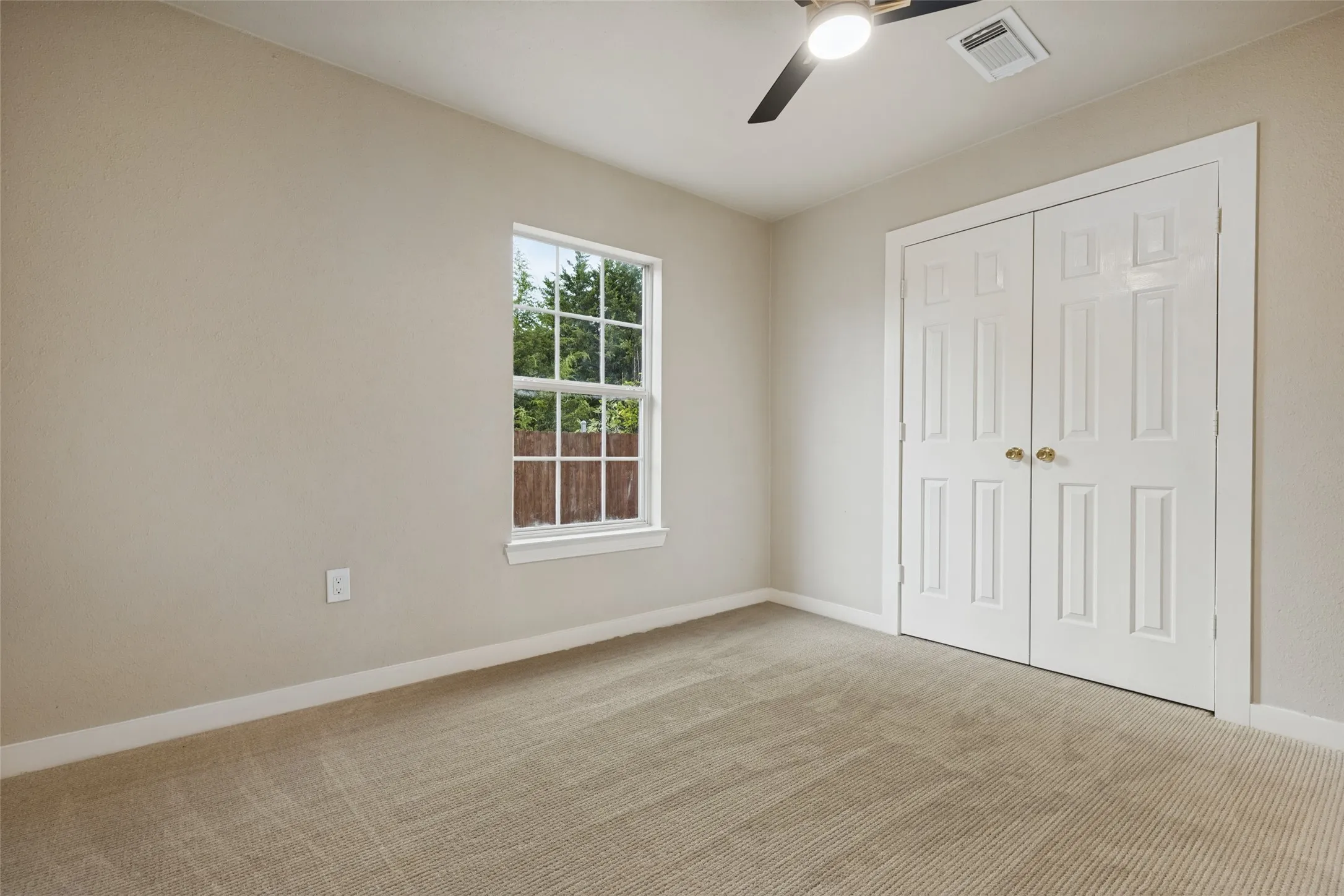 Single Family Residence For Sale in Dallas County , 1239 Lonsdale Avenue, Dallas, Texas 75217, 3 Bedroom, 2 Bathroom, Garage spaces, 1,380 Sqft, built in 1951, mls#21406630, Real Estate Agent in Dallas, Homes For Sale in Dallas county, Homes For Sale in Dallas, Realtor in Dallas Texas, Real Estate Brokerage Independent Realty Texas, Luminita Cordes Realtor