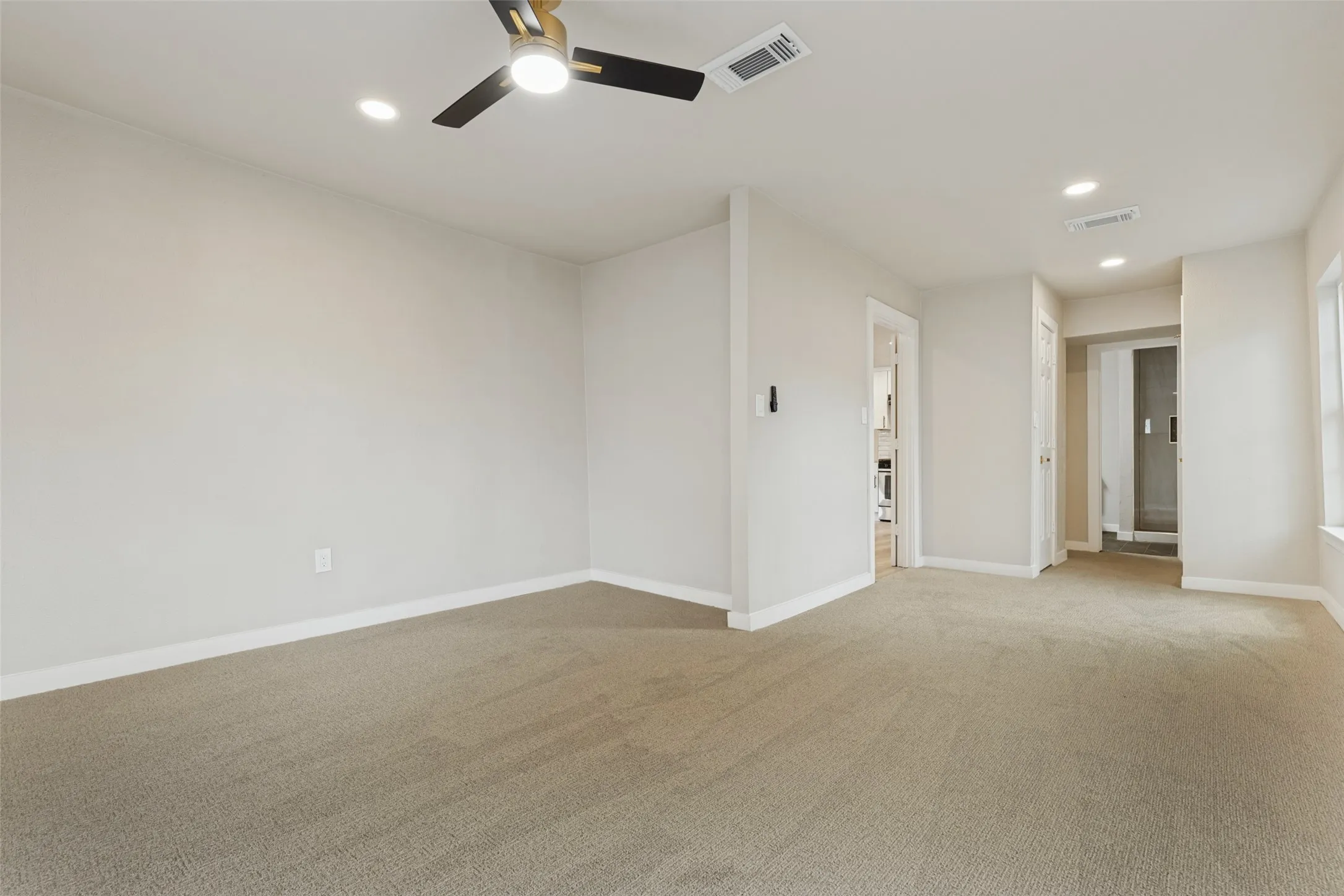Single Family Residence For Sale in Dallas County , 1239 Lonsdale Avenue, Dallas, Texas 75217, 3 Bedroom, 2 Bathroom, Garage spaces, 1,380 Sqft, built in 1951, mls#21406630, Real Estate Agent in Dallas, Homes For Sale in Dallas county, Homes For Sale in Dallas, Realtor in Dallas Texas, Real Estate Brokerage Independent Realty Texas, Luminita Cordes Realtor