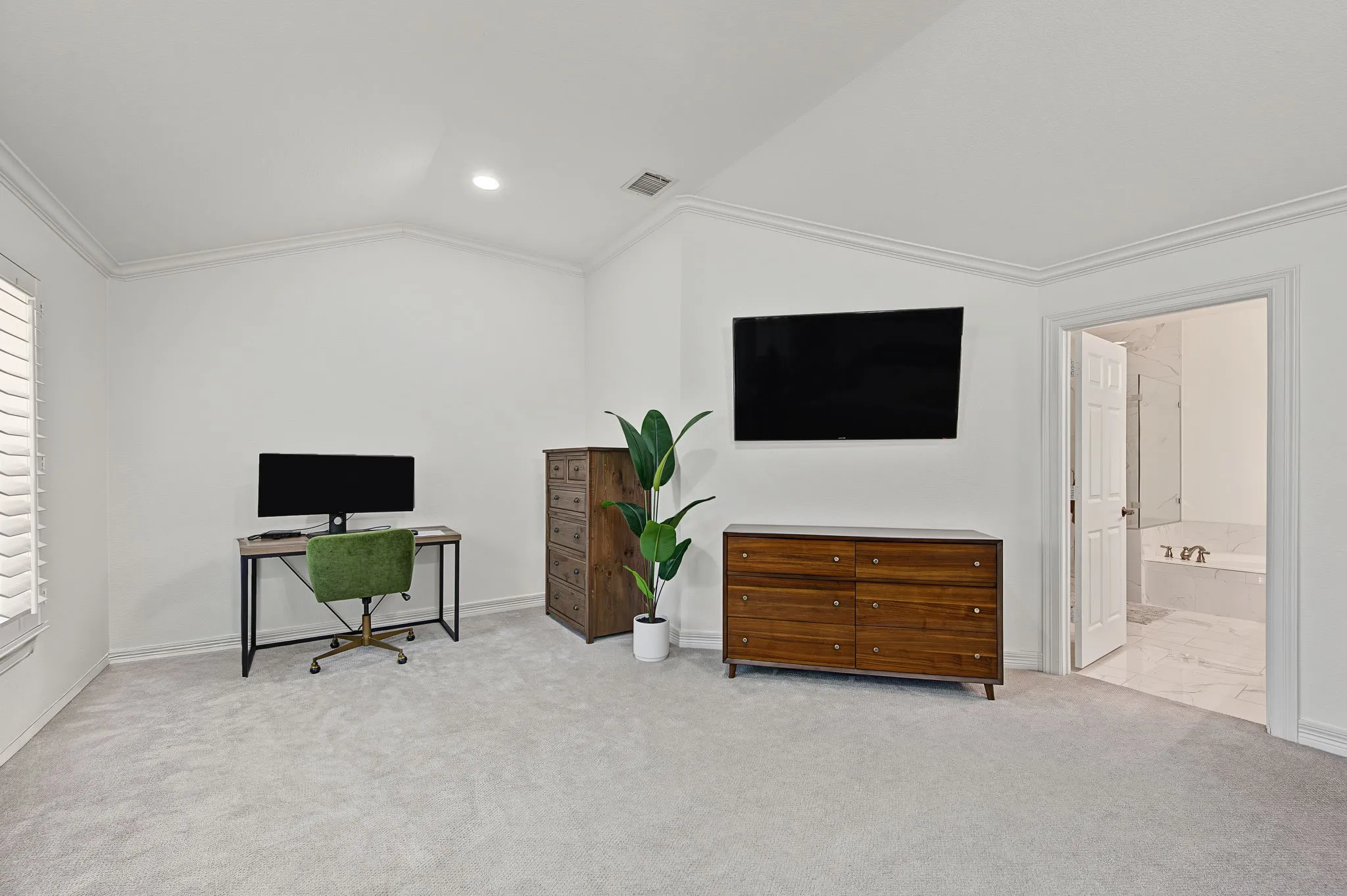 Townhouse For Sale in Dallas County , 3708 Wycliff Avenue, Dallas, Texas 75219, 3 Bedroom, 4 Bathroom, 2 Garage spaces, 2,498 Sqft, built in 2006, mls#21406491, Real Estate Agent in Dallas, Homes For Sale in Dallas county, Homes For Sale in Dallas, Realtor in Dallas Texas, Real Estate Brokerage Independent Realty Texas, Luminita Cordes Realtor