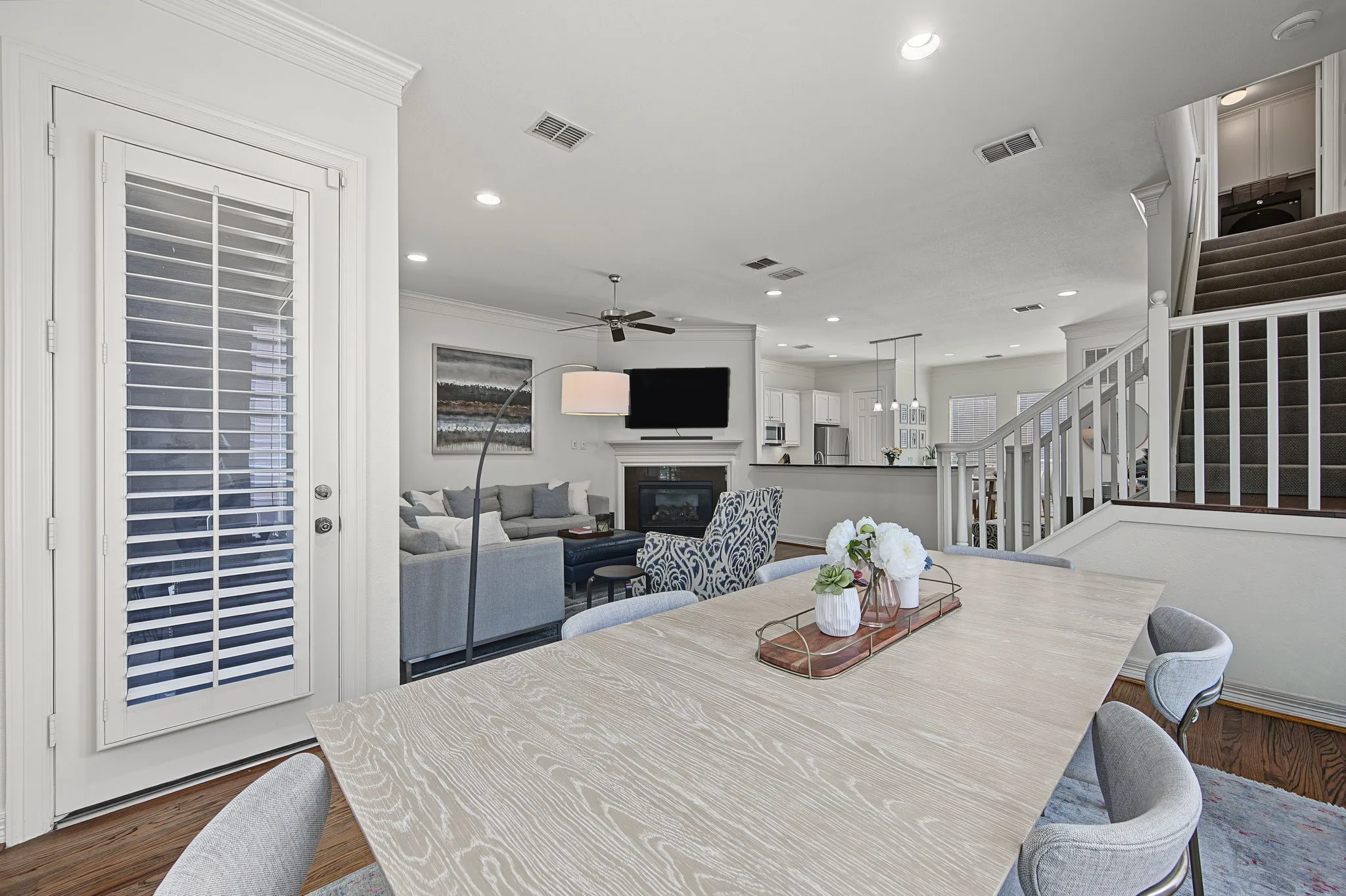 Townhouse For Sale in Dallas County , 3708 Wycliff Avenue, Dallas, Texas 75219, 3 Bedroom, 4 Bathroom, 2 Garage spaces, 2,498 Sqft, built in 2006, mls#21406491, Real Estate Agent in Dallas, Homes For Sale in Dallas county, Homes For Sale in Dallas, Realtor in Dallas Texas, Real Estate Brokerage Independent Realty Texas, Luminita Cordes Realtor