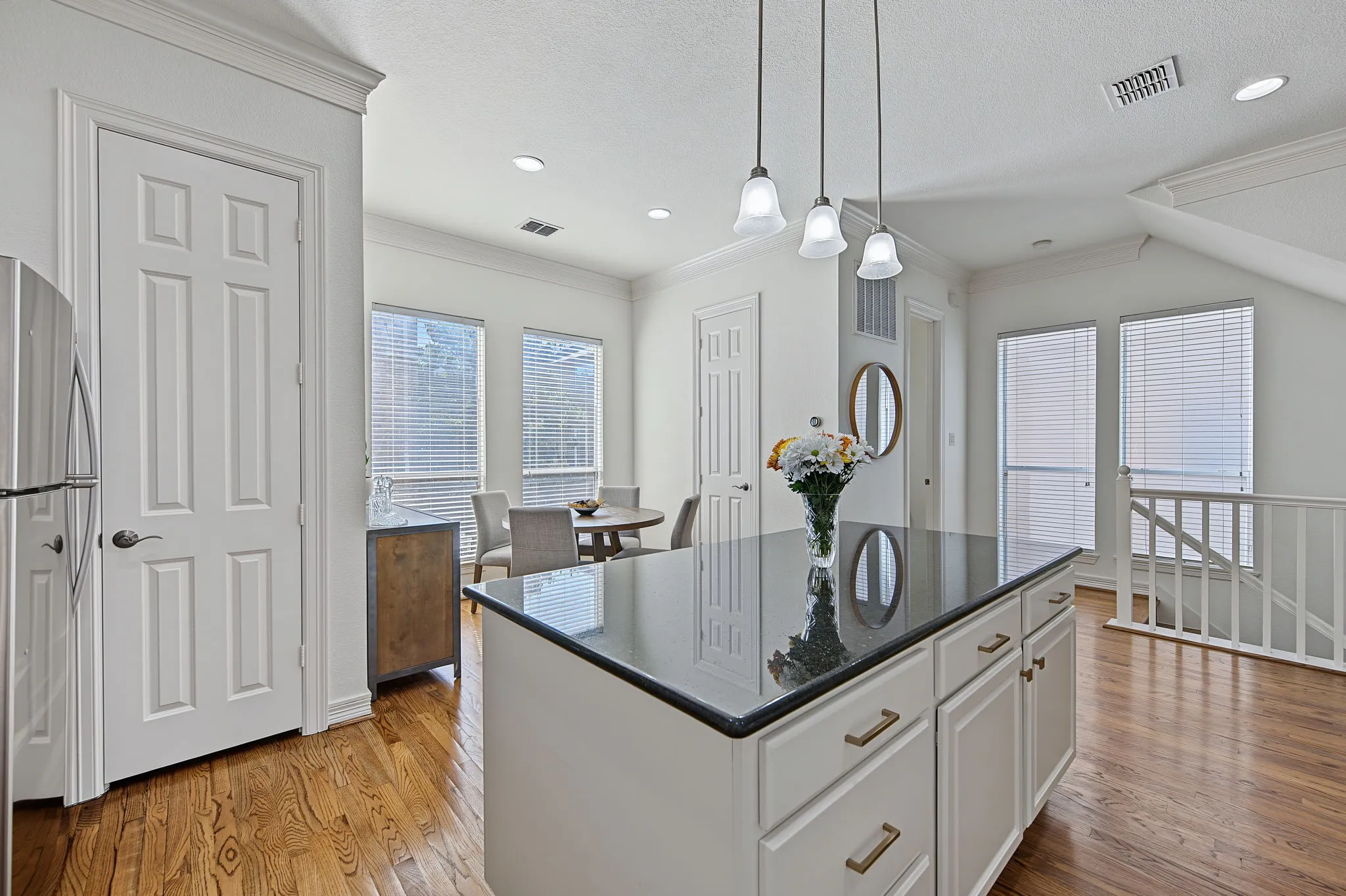 Townhouse For Sale in Dallas County , 3708 Wycliff Avenue, Dallas, Texas 75219, 3 Bedroom, 4 Bathroom, 2 Garage spaces, 2,498 Sqft, built in 2006, mls#21406491, Real Estate Agent in Dallas, Homes For Sale in Dallas county, Homes For Sale in Dallas, Realtor in Dallas Texas, Real Estate Brokerage Independent Realty Texas, Luminita Cordes Realtor