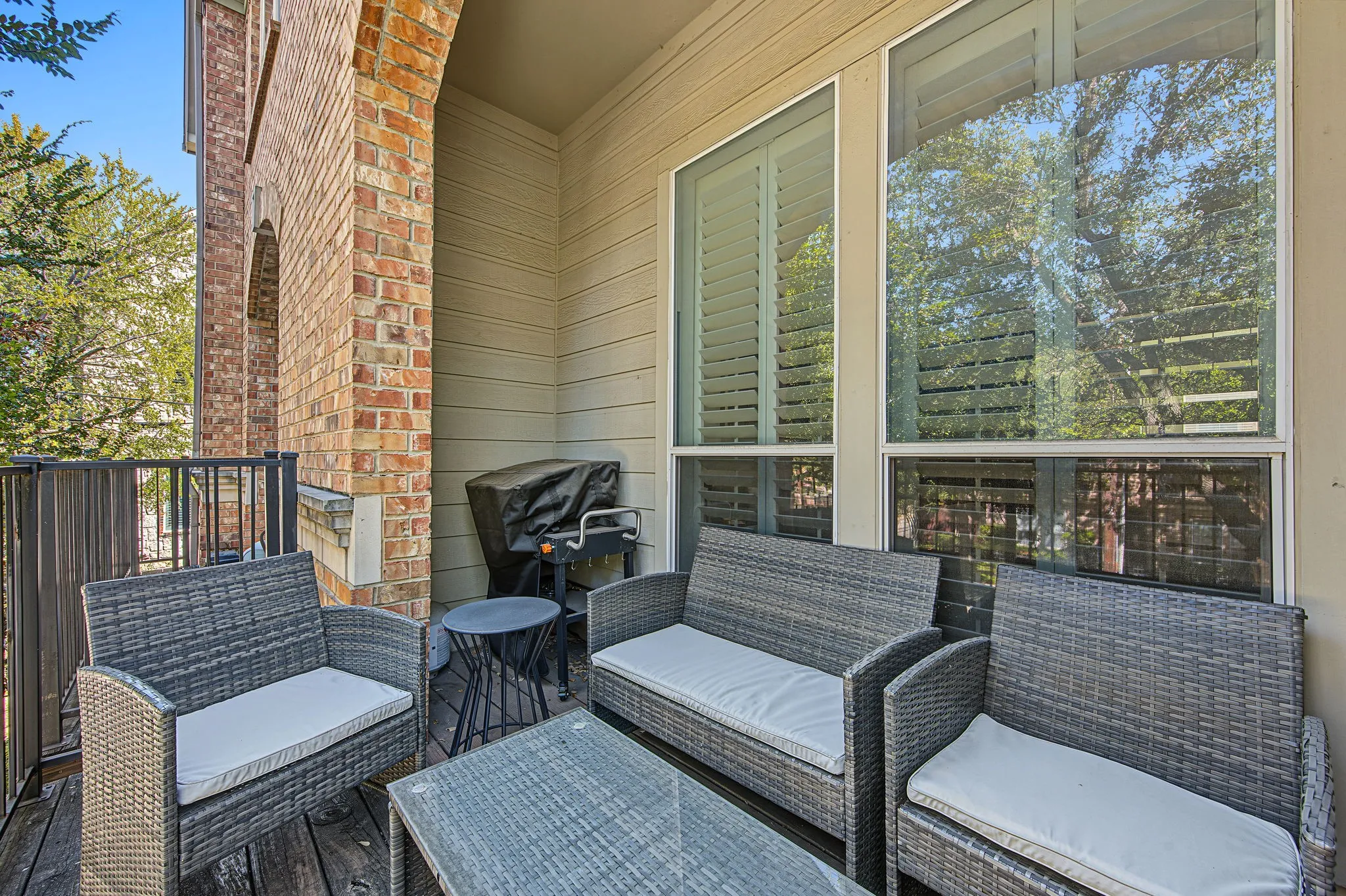 Townhouse For Sale in Dallas County , 3708 Wycliff Avenue, Dallas, Texas 75219, 3 Bedroom, 4 Bathroom, 2 Garage spaces, 2,498 Sqft, built in 2006, mls#21406491, Real Estate Agent in Dallas, Homes For Sale in Dallas county, Homes For Sale in Dallas, Realtor in Dallas Texas, Real Estate Brokerage Independent Realty Texas, Luminita Cordes Realtor