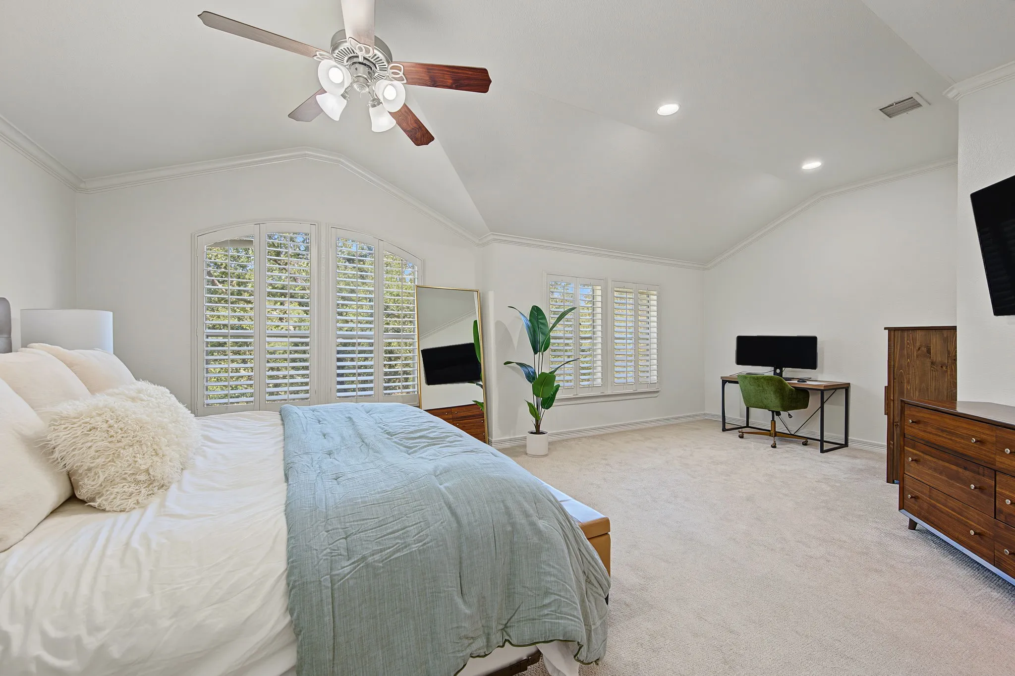 Townhouse For Sale in Dallas County , 3708 Wycliff Avenue, Dallas, Texas 75219, 3 Bedroom, 4 Bathroom, 2 Garage spaces, 2,498 Sqft, built in 2006, mls#21406491, Real Estate Agent in Dallas, Homes For Sale in Dallas county, Homes For Sale in Dallas, Realtor in Dallas Texas, Real Estate Brokerage Independent Realty Texas, Luminita Cordes Realtor