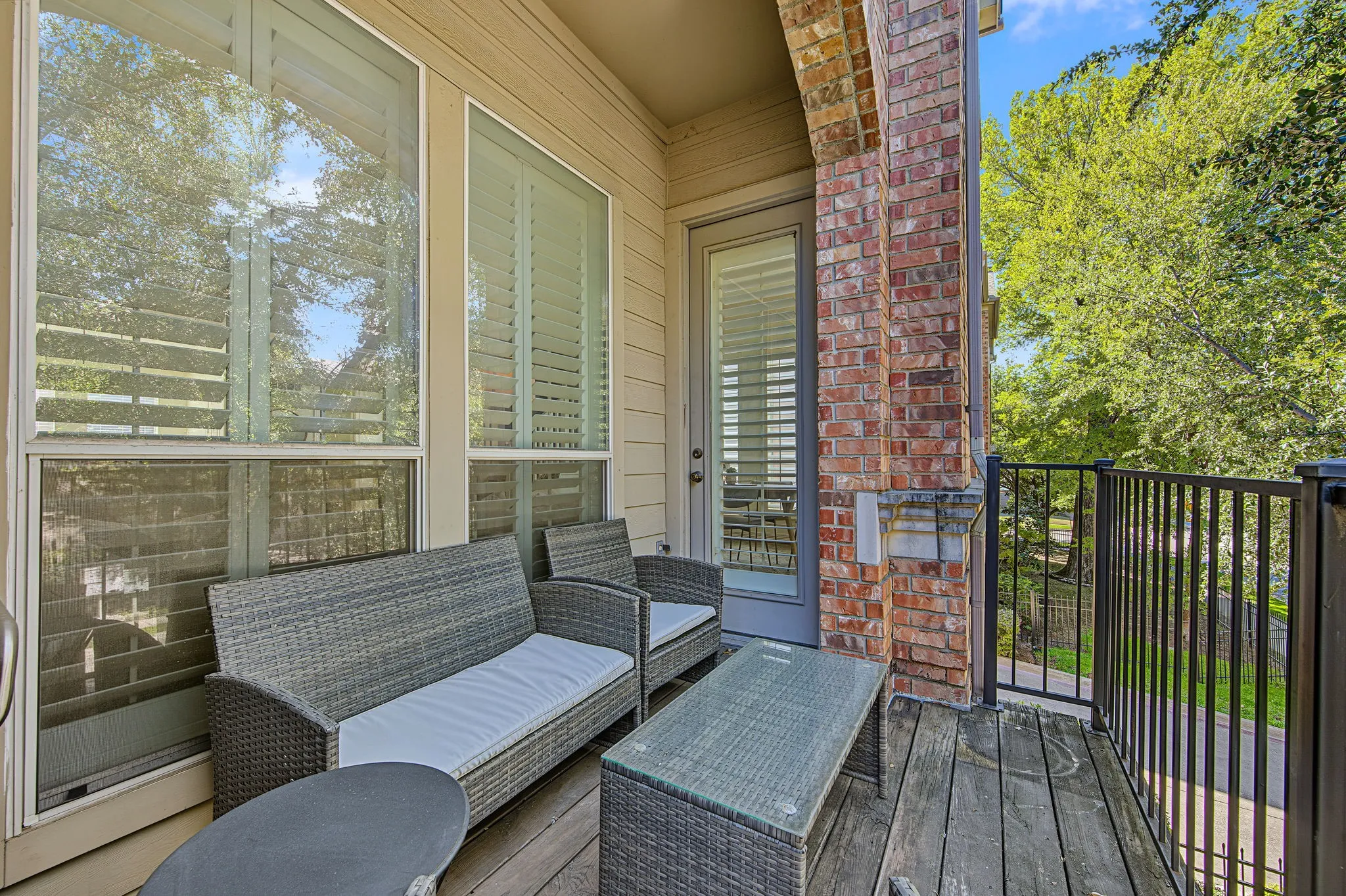 Townhouse For Sale in Dallas County , 3708 Wycliff Avenue, Dallas, Texas 75219, 3 Bedroom, 4 Bathroom, 2 Garage spaces, 2,498 Sqft, built in 2006, mls#21406491, Real Estate Agent in Dallas, Homes For Sale in Dallas county, Homes For Sale in Dallas, Realtor in Dallas Texas, Real Estate Brokerage Independent Realty Texas, Luminita Cordes Realtor