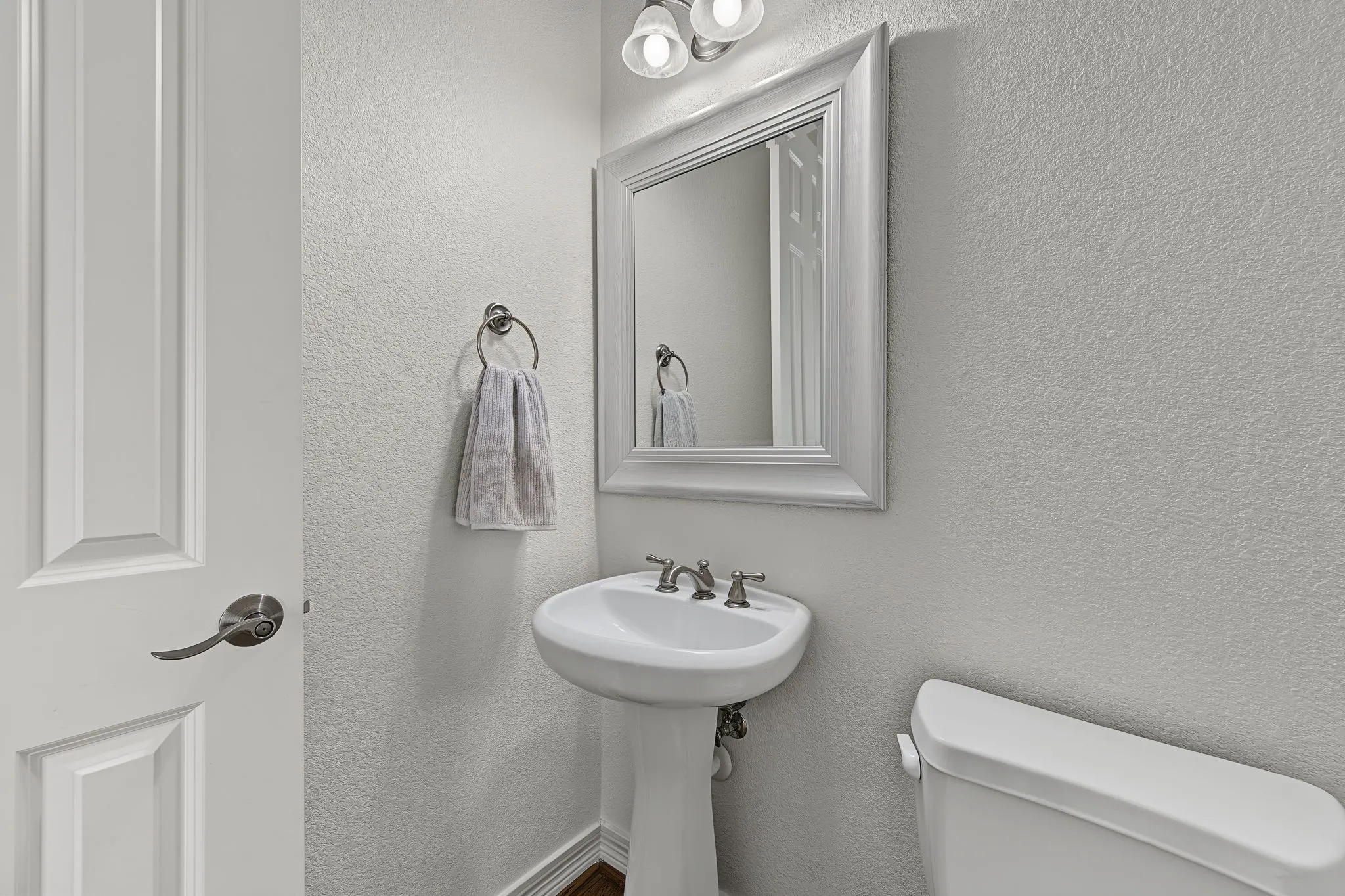 Townhouse For Sale in Dallas County , 3708 Wycliff Avenue, Dallas, Texas 75219, 3 Bedroom, 4 Bathroom, 2 Garage spaces, 2,498 Sqft, built in 2006, mls#21406491, Real Estate Agent in Dallas, Homes For Sale in Dallas county, Homes For Sale in Dallas, Realtor in Dallas Texas, Real Estate Brokerage Independent Realty Texas, Luminita Cordes Realtor