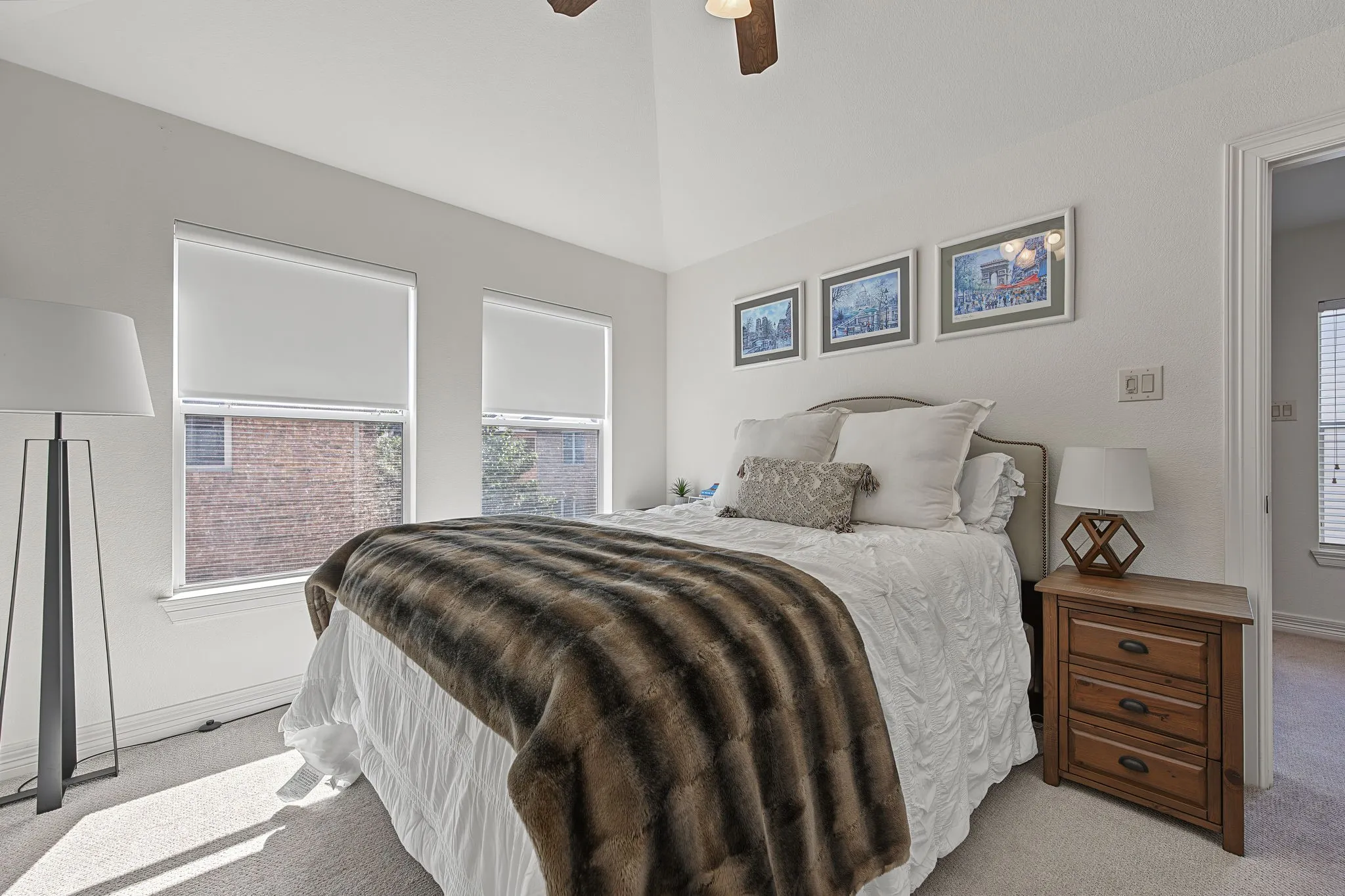 Townhouse For Sale in Dallas County , 3708 Wycliff Avenue, Dallas, Texas 75219, 3 Bedroom, 4 Bathroom, 2 Garage spaces, 2,498 Sqft, built in 2006, mls#21406491, Real Estate Agent in Dallas, Homes For Sale in Dallas county, Homes For Sale in Dallas, Realtor in Dallas Texas, Real Estate Brokerage Independent Realty Texas, Luminita Cordes Realtor