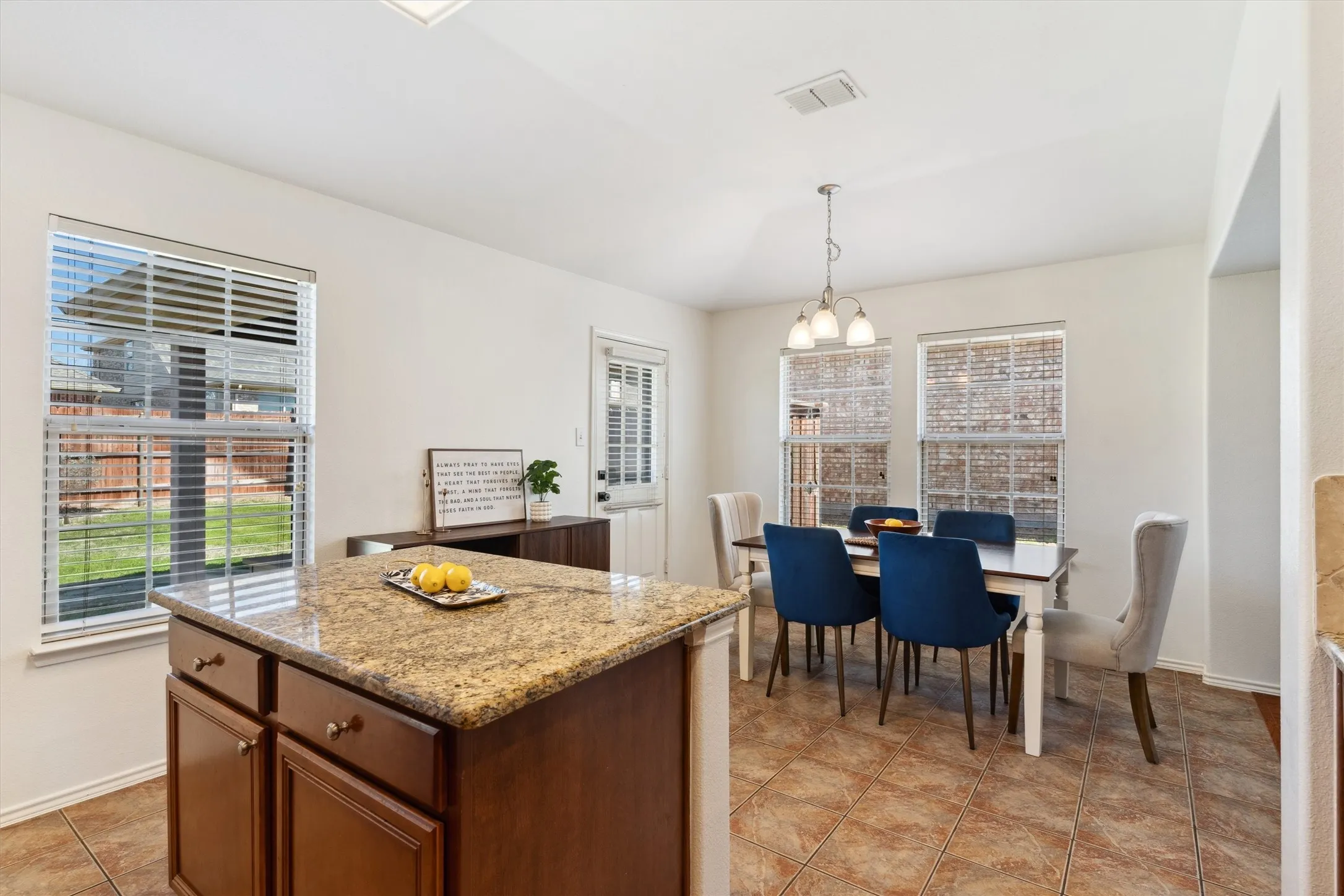 Single Family Residence For Rent in Denton County , 2685 Calmwater Drive, Little Elm, Texas 75068, 3 Bedroom, 2 Bathroom, 2 Garage spaces, 1,672 Sqft, built in 2005, mls#21405819, Real Estate Agent in Little Elm, Homes For Rent in Denton county, Homes For Rent in Little Elm, Realtor in Little Elm Texas, Real Estate Brokerage Independent Realty Texas, Luminita Cordes Realtor