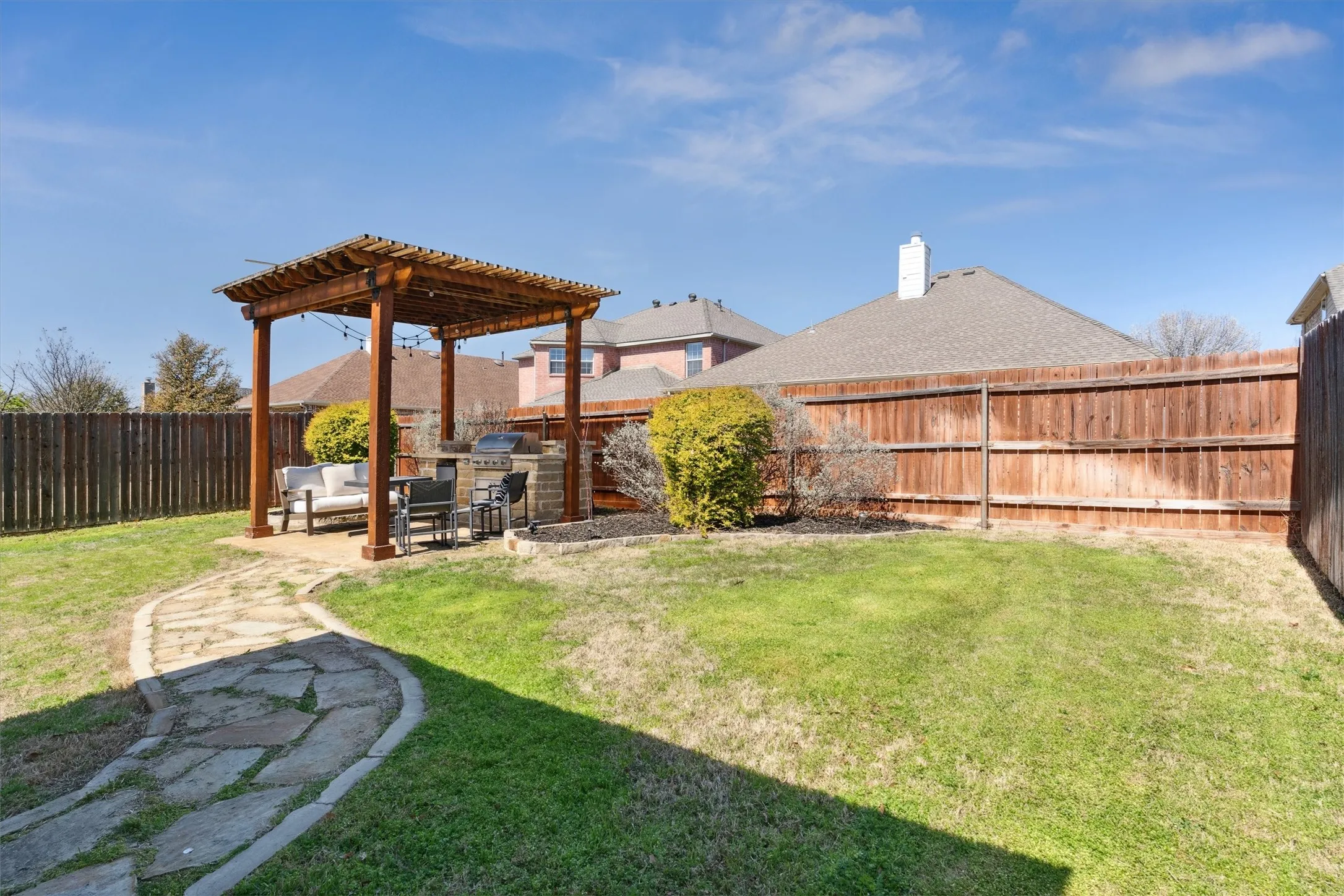 Single Family Residence For Rent in Denton County , 2685 Calmwater Drive, Little Elm, Texas 75068, 3 Bedroom, 2 Bathroom, 2 Garage spaces, 1,672 Sqft, built in 2005, mls#21405819, Real Estate Agent in Little Elm, Homes For Rent in Denton county, Homes For Rent in Little Elm, Realtor in Little Elm Texas, Real Estate Brokerage Independent Realty Texas, Luminita Cordes Realtor