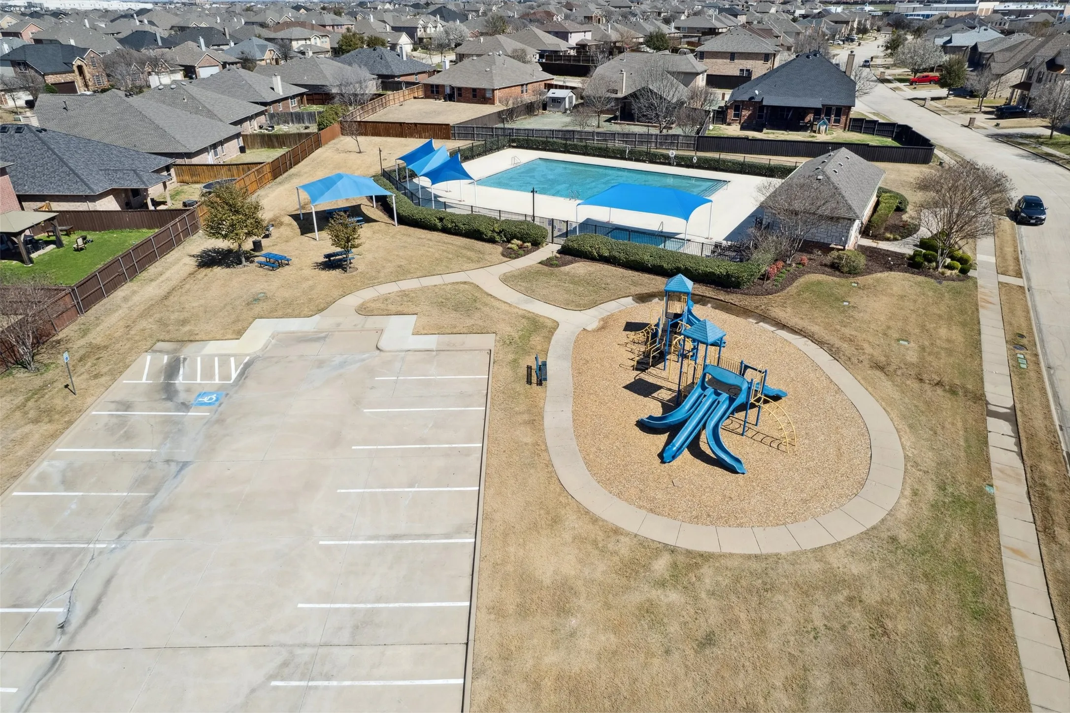 Single Family Residence For Rent in Denton County , 2685 Calmwater Drive, Little Elm, Texas 75068, 3 Bedroom, 2 Bathroom, 2 Garage spaces, 1,672 Sqft, built in 2005, mls#21405819, Real Estate Agent in Little Elm, Homes For Rent in Denton county, Homes For Rent in Little Elm, Realtor in Little Elm Texas, Real Estate Brokerage Independent Realty Texas, Luminita Cordes Realtor