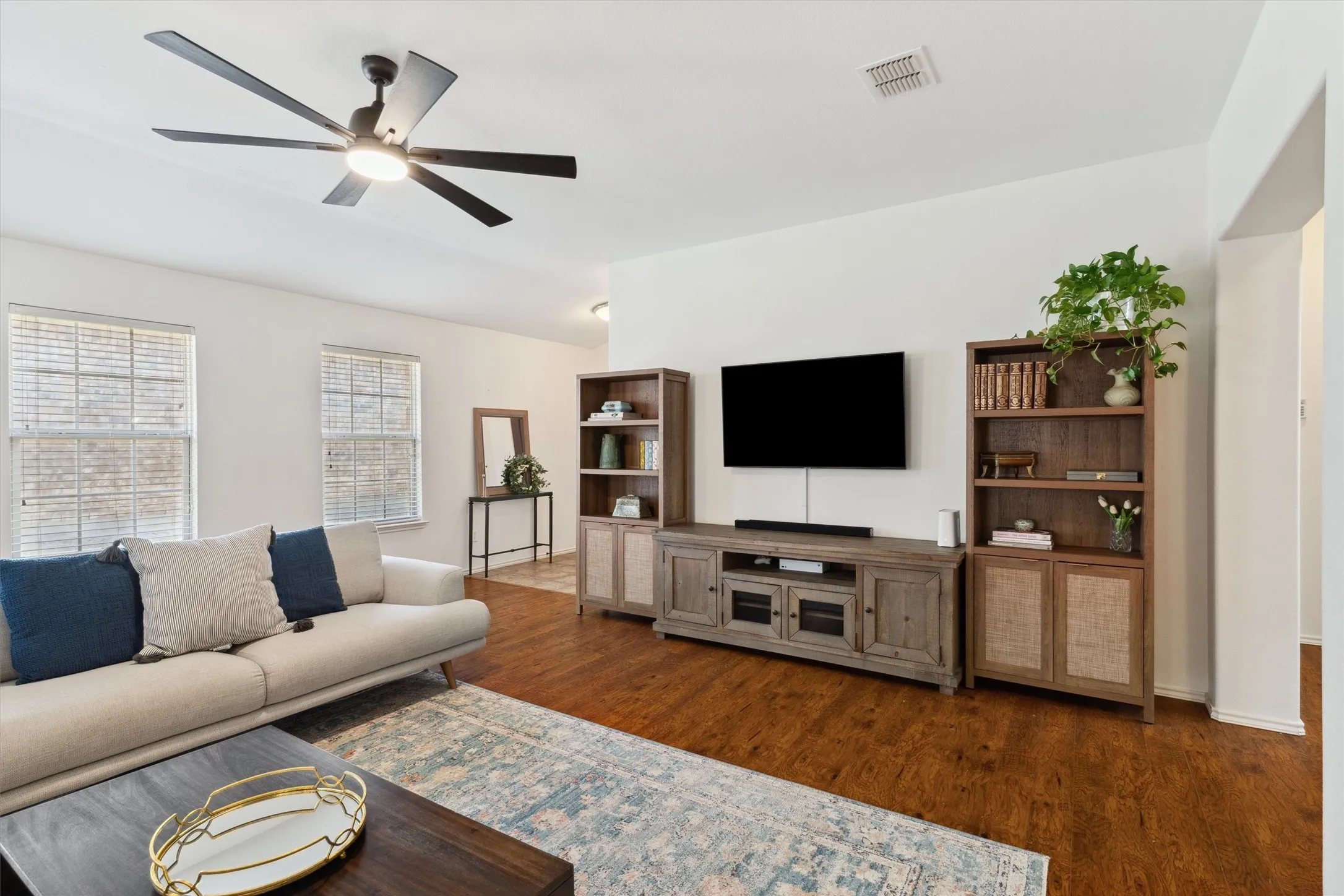 Single Family Residence For Rent in Denton County , 2685 Calmwater Drive, Little Elm, Texas 75068, 3 Bedroom, 2 Bathroom, 2 Garage spaces, 1,672 Sqft, built in 2005, mls#21405819, Real Estate Agent in Little Elm, Homes For Rent in Denton county, Homes For Rent in Little Elm, Realtor in Little Elm Texas, Real Estate Brokerage Independent Realty Texas, Luminita Cordes Realtor
