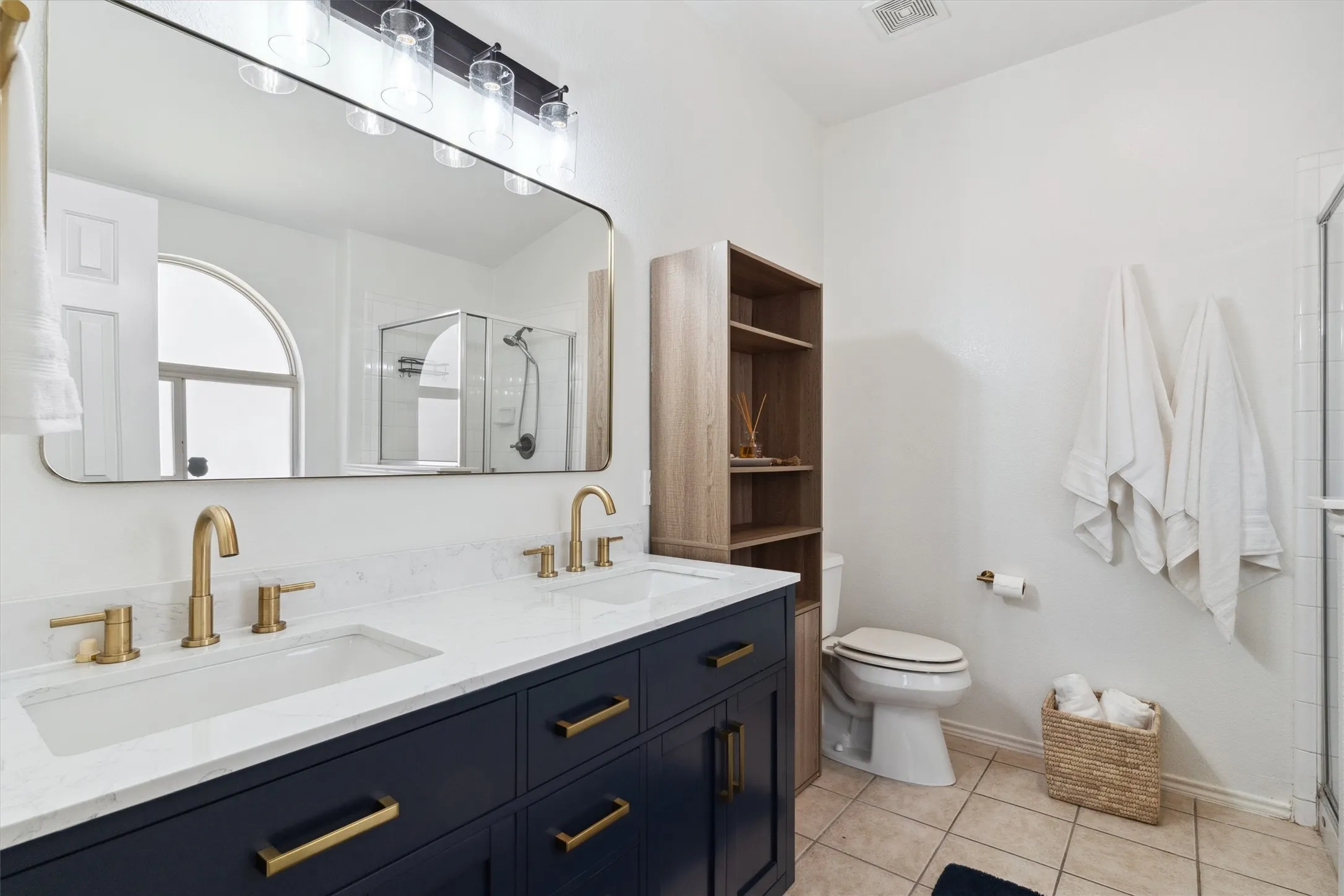 Single Family Residence For Rent in Denton County , 2685 Calmwater Drive, Little Elm, Texas 75068, 3 Bedroom, 2 Bathroom, 2 Garage spaces, 1,672 Sqft, built in 2005, mls#21405819, Real Estate Agent in Little Elm, Homes For Rent in Denton county, Homes For Rent in Little Elm, Realtor in Little Elm Texas, Real Estate Brokerage Independent Realty Texas, Luminita Cordes Realtor