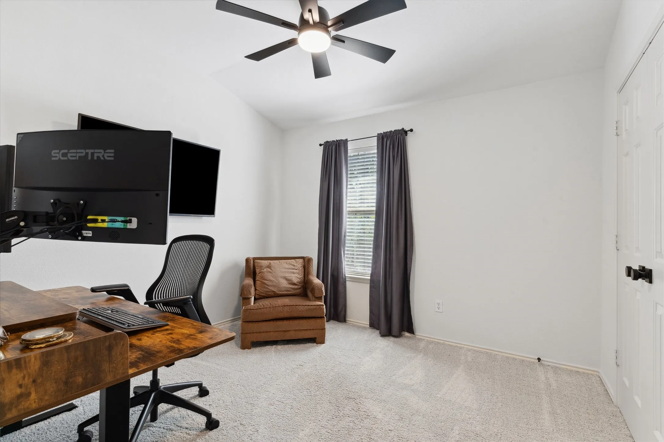 Single Family Residence For Rent in Denton County , 2685 Calmwater Drive, Little Elm, Texas 75068, 3 Bedroom, 2 Bathroom, 2 Garage spaces, 1,672 Sqft, built in 2005, mls#21405819, Real Estate Agent in Little Elm, Homes For Rent in Denton county, Homes For Rent in Little Elm, Realtor in Little Elm Texas, Real Estate Brokerage Independent Realty Texas, Luminita Cordes Realtor
