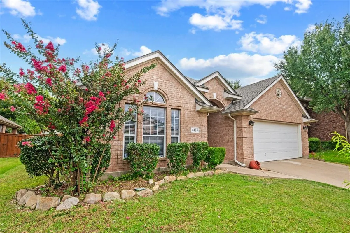 Single Family Residence For Sale in Tarrant County , 3135 Guadaloupe, Grand Prairie, Texas 75054, 3 Bedroom, 2 Bathroom, 2 Garage spaces, 1,961 Sqft, built in 2005, mls#21403334, Real Estate Agent in Grand Prairie, Homes For Sale in Tarrant county, Homes For Sale in Grand Prairie, Realtor in Grand Prairie Texas, Real Estate Brokerage Independent Realty Texas, Luminita Cordes Realtor