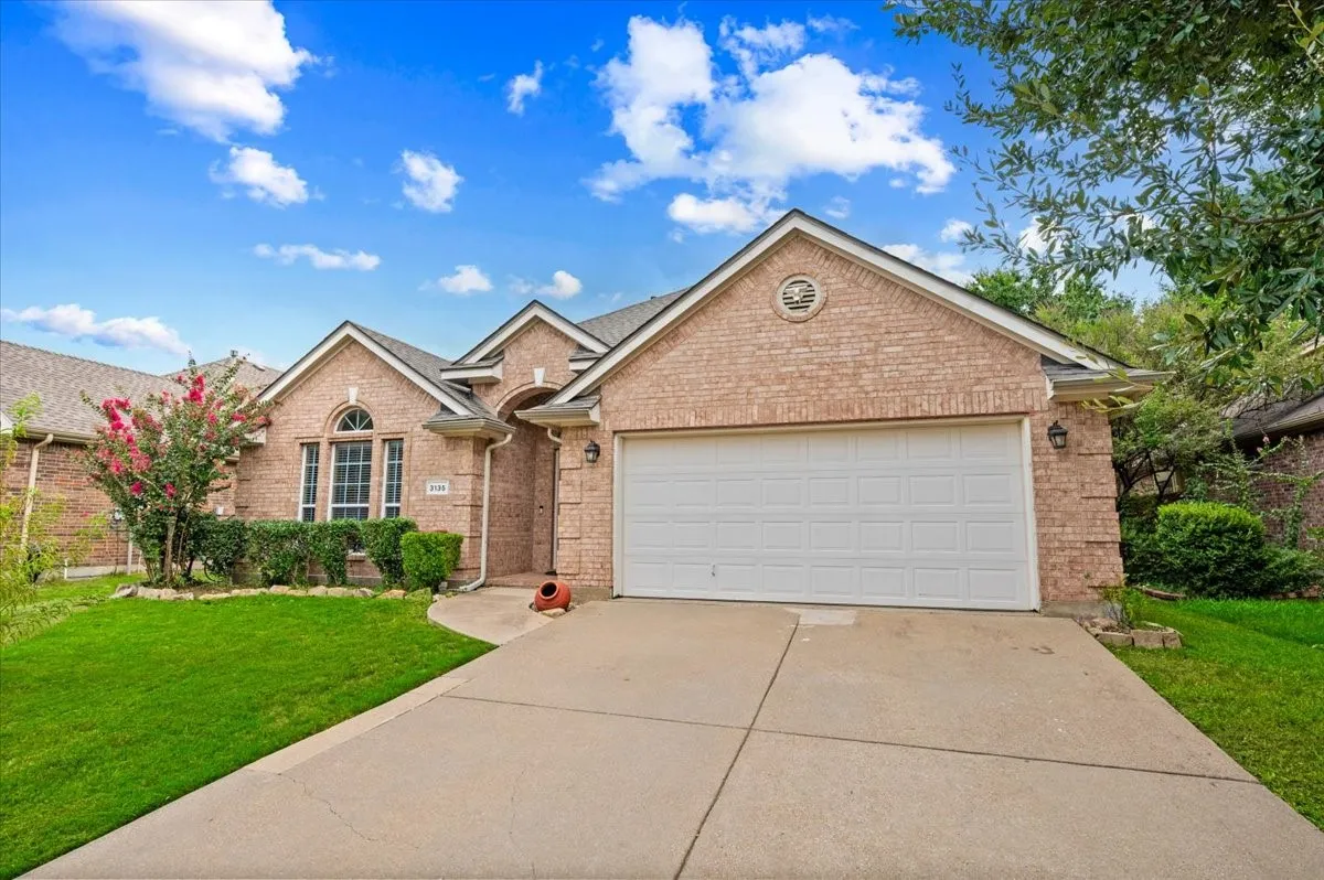 Single Family Residence For Sale in Tarrant County , 3135 Guadaloupe, Grand Prairie, Texas 75054, 3 Bedroom, 2 Bathroom, 2 Garage spaces, 1,961 Sqft, built in 2005, mls#21403334, Real Estate Agent in Grand Prairie, Homes For Sale in Tarrant county, Homes For Sale in Grand Prairie, Realtor in Grand Prairie Texas, Real Estate Brokerage Independent Realty Texas, Luminita Cordes Realtor
