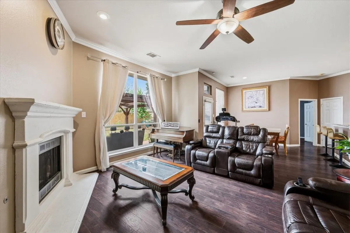 Single Family Residence For Sale in Tarrant County , 3135 Guadaloupe, Grand Prairie, Texas 75054, 3 Bedroom, 2 Bathroom, 2 Garage spaces, 1,961 Sqft, built in 2005, mls#21403334, Real Estate Agent in Grand Prairie, Homes For Sale in Tarrant county, Homes For Sale in Grand Prairie, Realtor in Grand Prairie Texas, Real Estate Brokerage Independent Realty Texas, Luminita Cordes Realtor