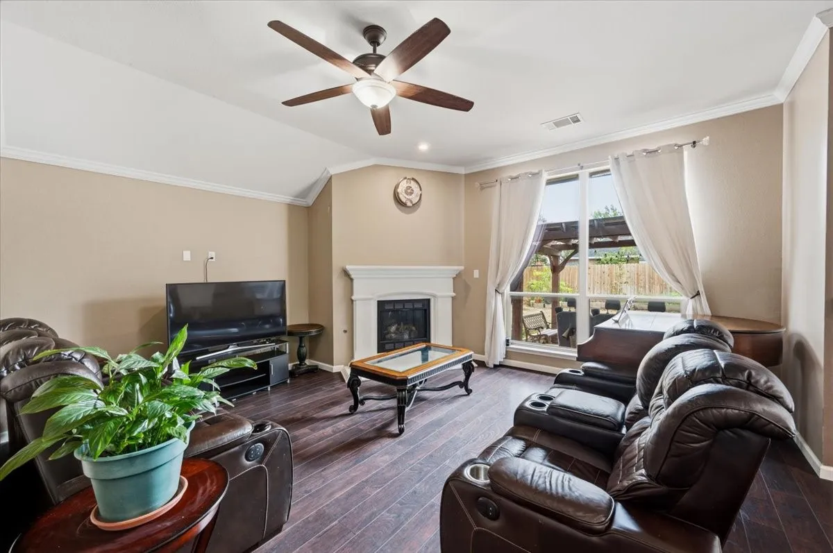Single Family Residence For Sale in Tarrant County , 3135 Guadaloupe, Grand Prairie, Texas 75054, 3 Bedroom, 2 Bathroom, 2 Garage spaces, 1,961 Sqft, built in 2005, mls#21403334, Real Estate Agent in Grand Prairie, Homes For Sale in Tarrant county, Homes For Sale in Grand Prairie, Realtor in Grand Prairie Texas, Real Estate Brokerage Independent Realty Texas, Luminita Cordes Realtor