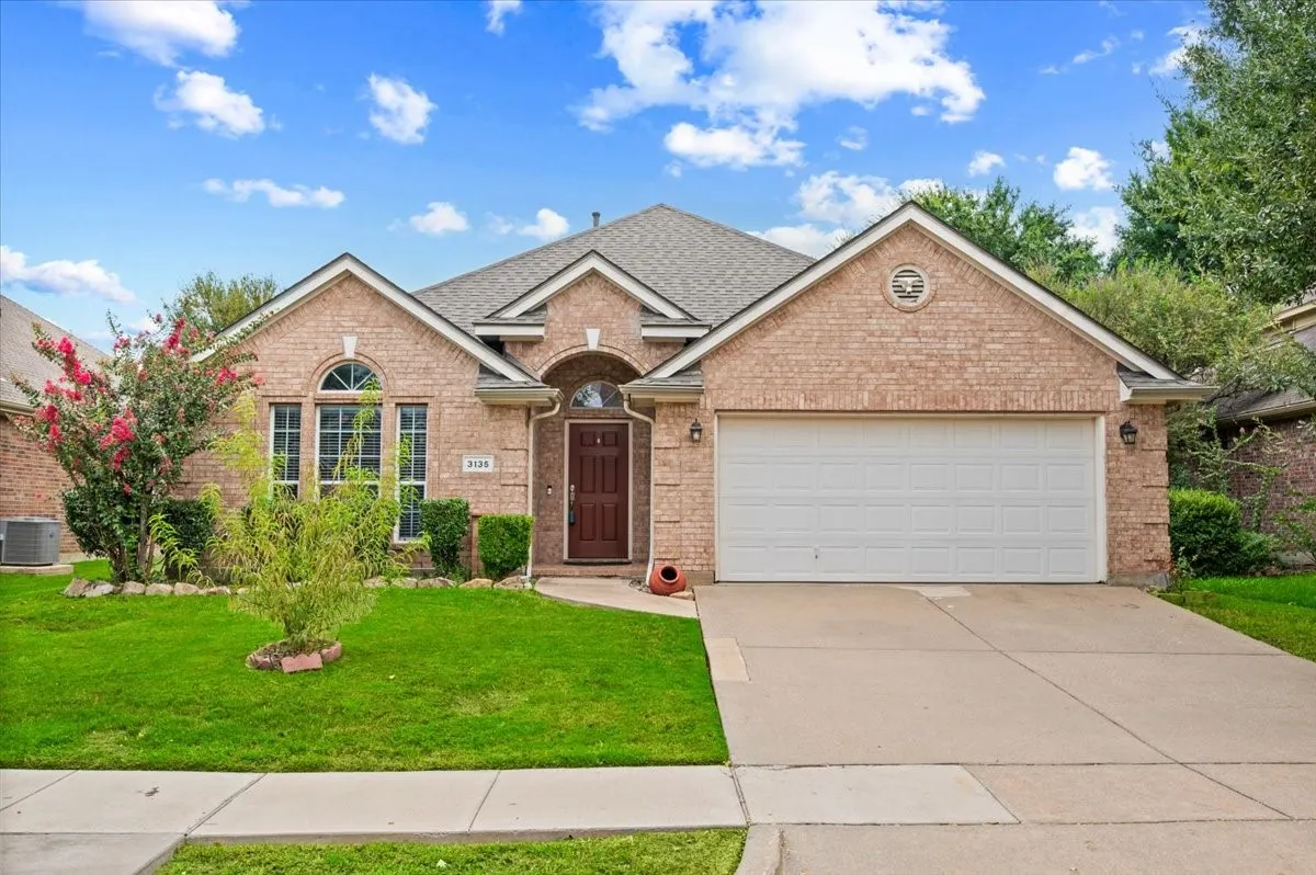 Single Family Residence For Sale in Tarrant County , 3135 Guadaloupe, Grand Prairie, Texas 75054, 3 Bedroom, 2 Bathroom, 2 Garage spaces, 1,961 Sqft, built in 2005, mls#21403334, Real Estate Agent in Grand Prairie, Homes For Sale in Tarrant county, Homes For Sale in Grand Prairie, Realtor in Grand Prairie Texas, Real Estate Brokerage Independent Realty Texas, Luminita Cordes Realtor