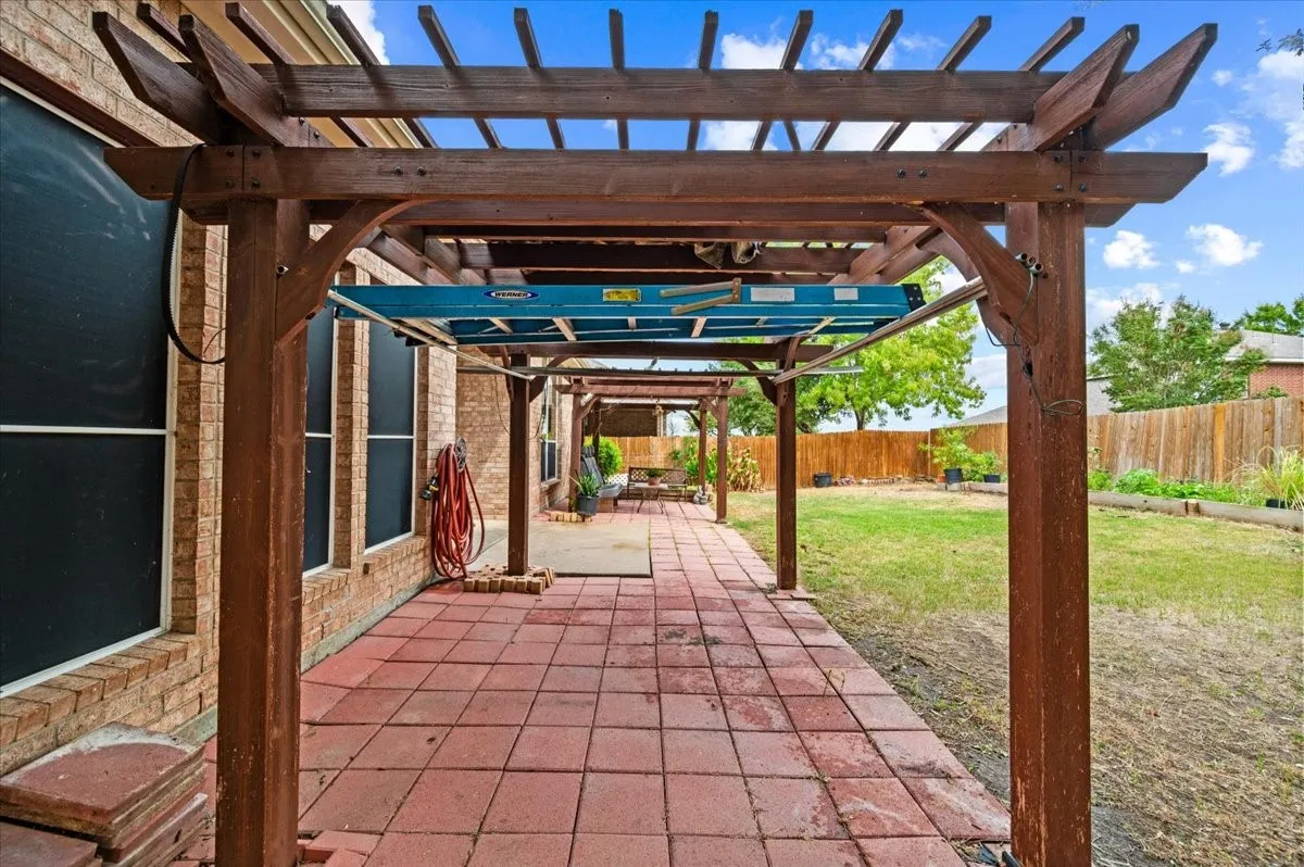 Single Family Residence For Sale in Tarrant County , 3135 Guadaloupe, Grand Prairie, Texas 75054, 3 Bedroom, 2 Bathroom, 2 Garage spaces, 1,961 Sqft, built in 2005, mls#21403334, Real Estate Agent in Grand Prairie, Homes For Sale in Tarrant county, Homes For Sale in Grand Prairie, Realtor in Grand Prairie Texas, Real Estate Brokerage Independent Realty Texas, Luminita Cordes Realtor