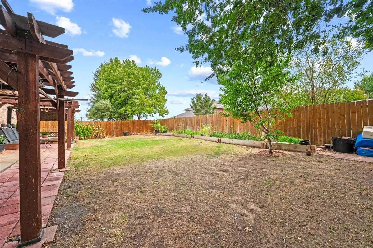 Single Family Residence For Sale in Tarrant County , 3135 Guadaloupe, Grand Prairie, Texas 75054, 3 Bedroom, 2 Bathroom, 2 Garage spaces, 1,961 Sqft, built in 2005, mls#21403334, Real Estate Agent in Grand Prairie, Homes For Sale in Tarrant county, Homes For Sale in Grand Prairie, Realtor in Grand Prairie Texas, Real Estate Brokerage Independent Realty Texas, Luminita Cordes Realtor