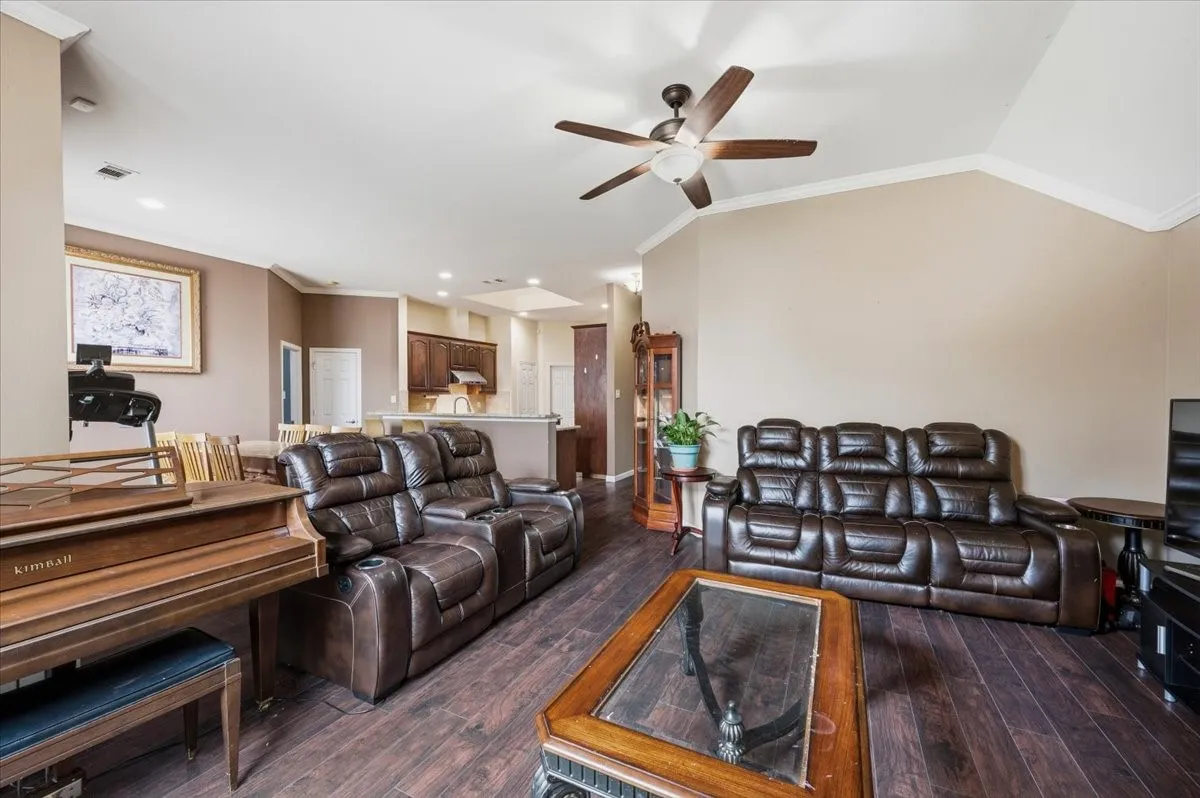 Single Family Residence For Sale in Tarrant County , 3135 Guadaloupe, Grand Prairie, Texas 75054, 3 Bedroom, 2 Bathroom, 2 Garage spaces, 1,961 Sqft, built in 2005, mls#21403334, Real Estate Agent in Grand Prairie, Homes For Sale in Tarrant county, Homes For Sale in Grand Prairie, Realtor in Grand Prairie Texas, Real Estate Brokerage Independent Realty Texas, Luminita Cordes Realtor