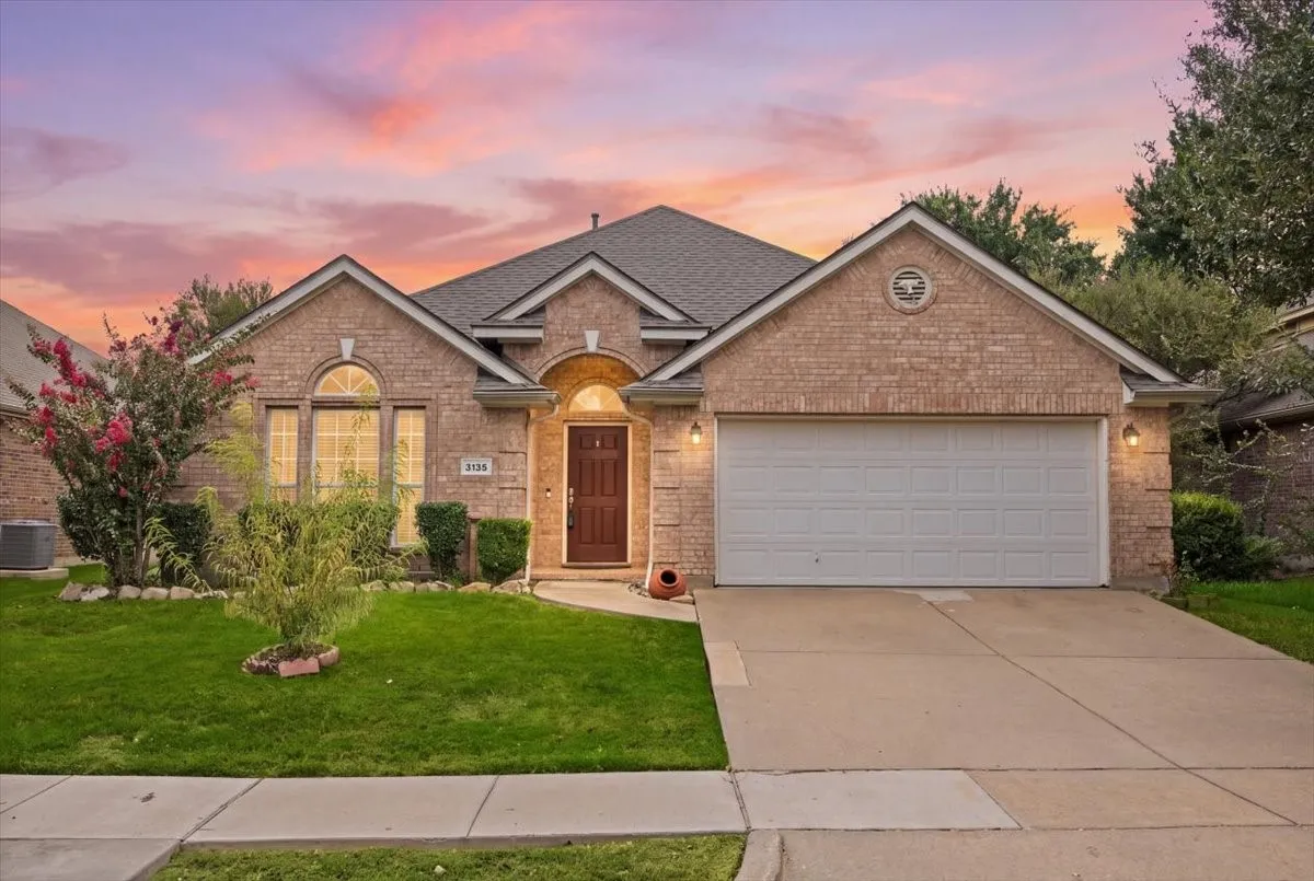 Single Family Residence For Sale in Tarrant County , 3135 Guadaloupe, Grand Prairie, Texas 75054, 3 Bedroom, 2 Bathroom, 2 Garage spaces, 1,961 Sqft, built in 2005, mls#21403334, Real Estate Agent in Grand Prairie, Homes For Sale in Tarrant county, Homes For Sale in Grand Prairie, Realtor in Grand Prairie Texas, Real Estate Brokerage Independent Realty Texas, Luminita Cordes Realtor
